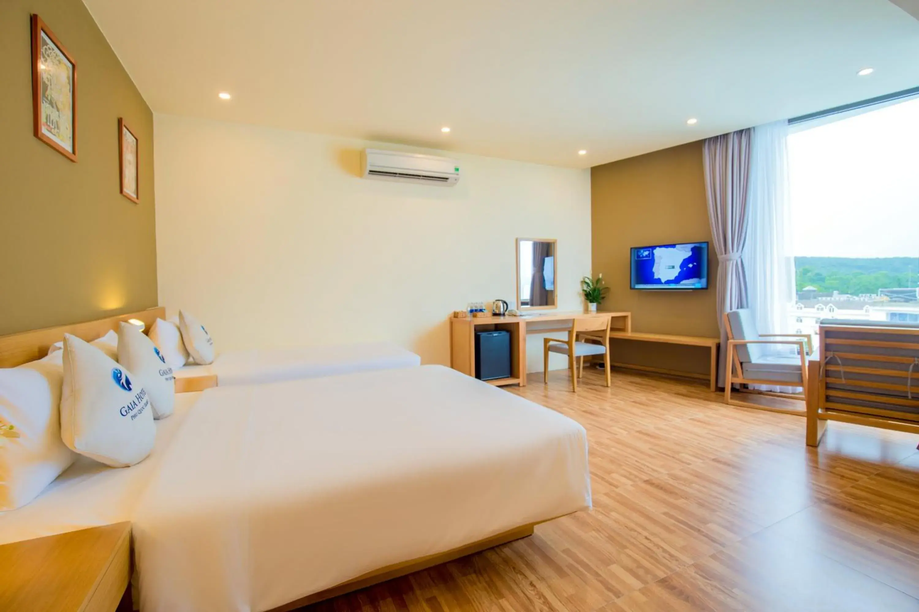 Bed, TV/Entertainment Center in Gaia Hotel PhuQuoc