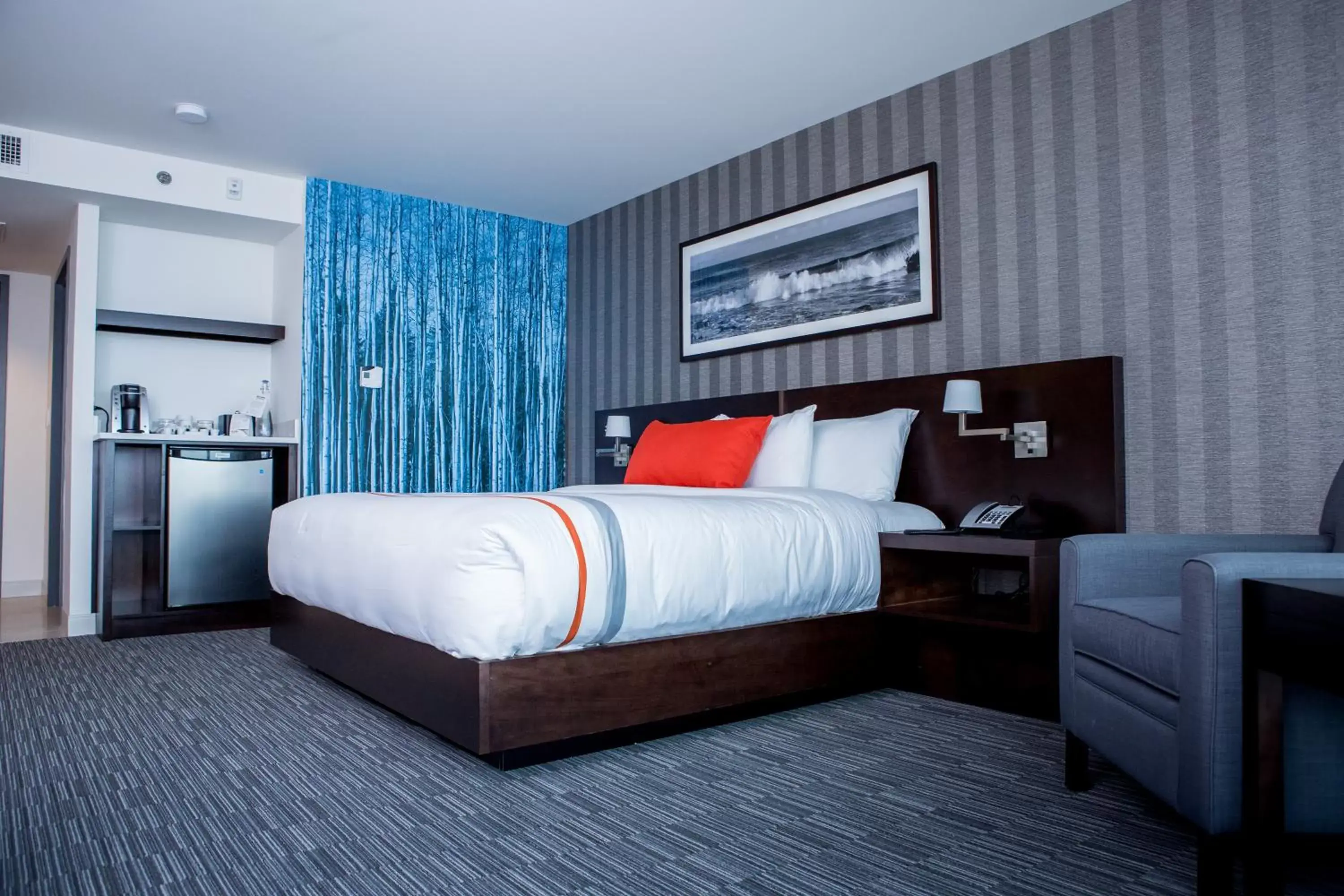 Bed in The Grand Winnipeg Airport Hotel by Lakeview