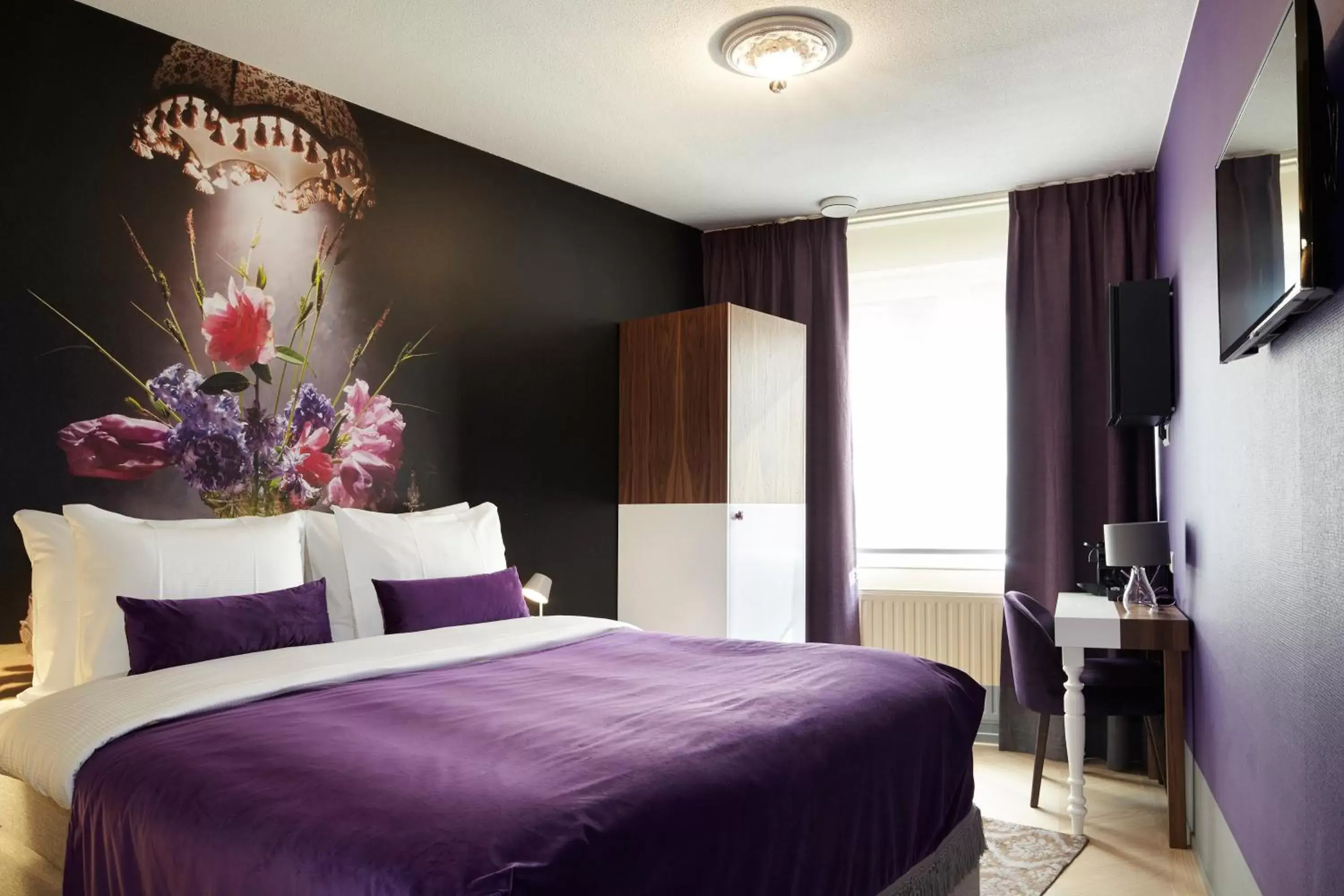 Photo of the whole room, Bed in The Muse Amsterdam - Boutique Hotel