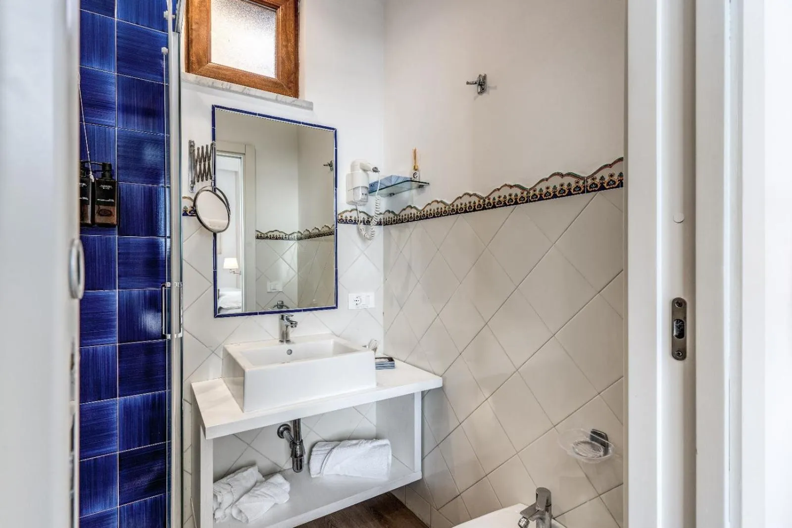 Shower in Hotel Sorrento City