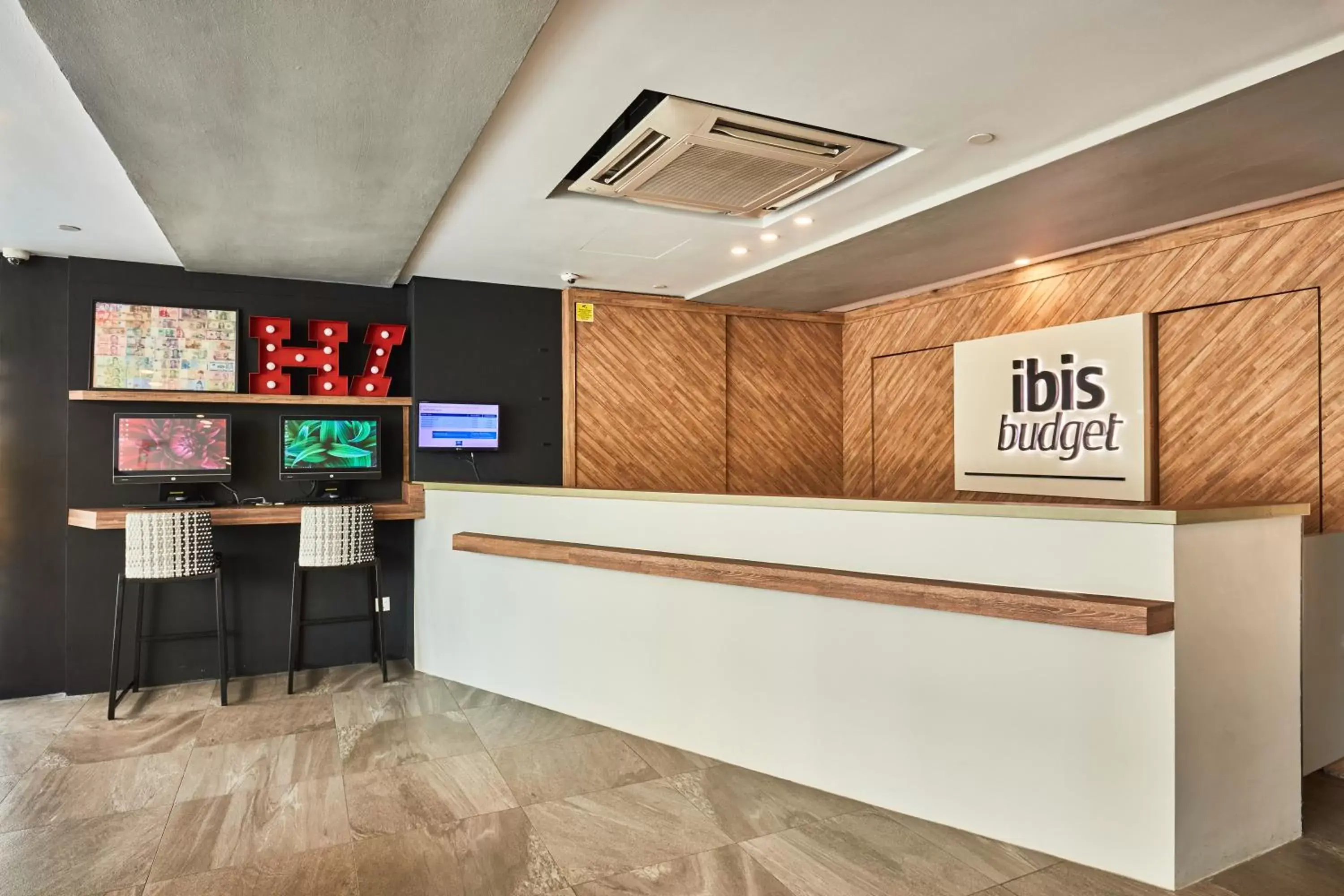 Lobby or reception in ibis budget Singapore Pearl Lobby or reception in ibis budget Singapore Pearl