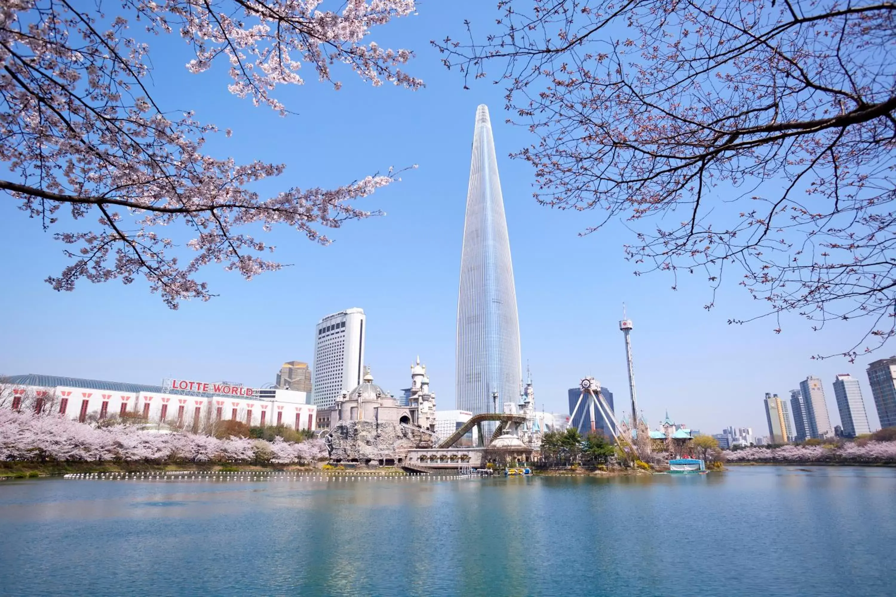 Nearby landmark in Lotte Hotel World