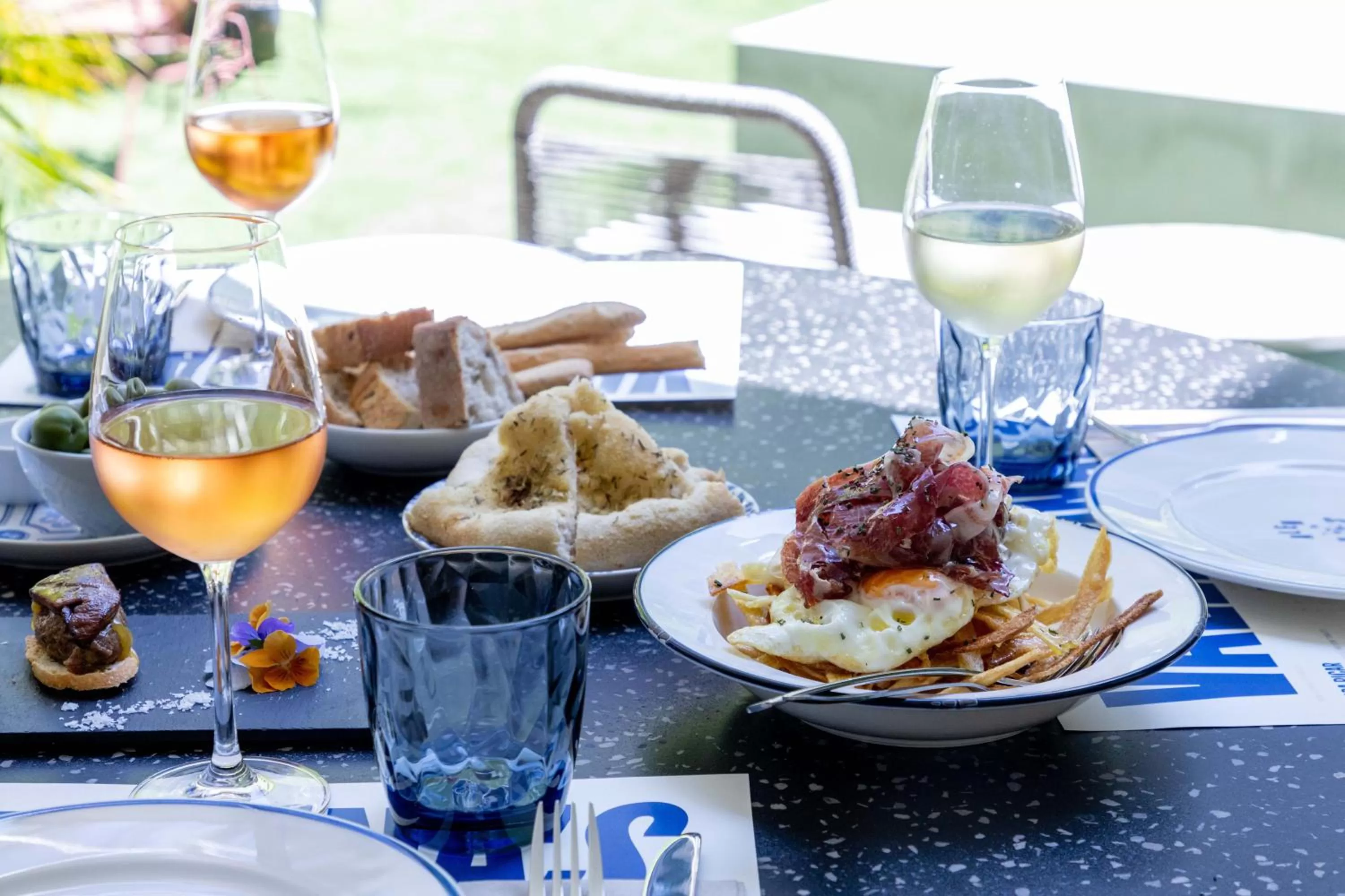 Restaurant/places to eat in chic&basic Gravity