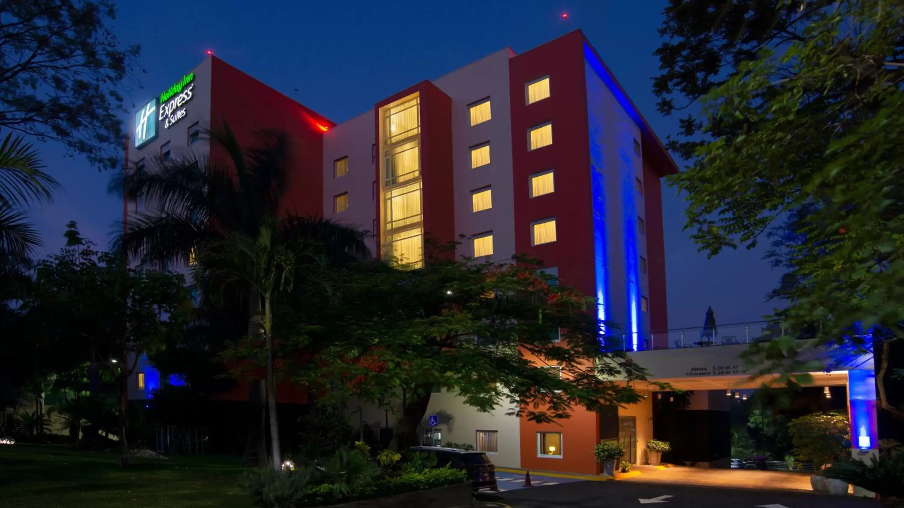 Property Building in Holiday Inn Express & Suites Cuernavaca, an IHG Hotel