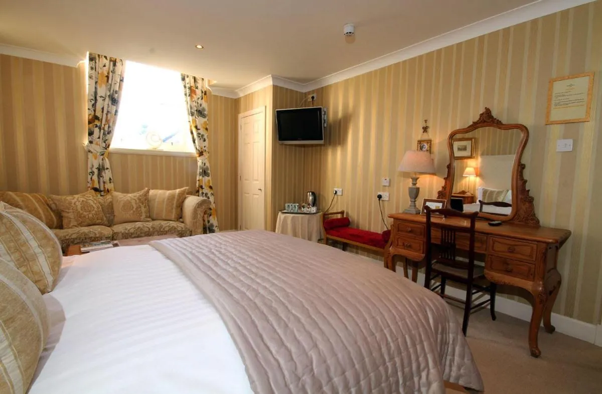 Photo of the whole room, Bed in The Horseshoe Inn