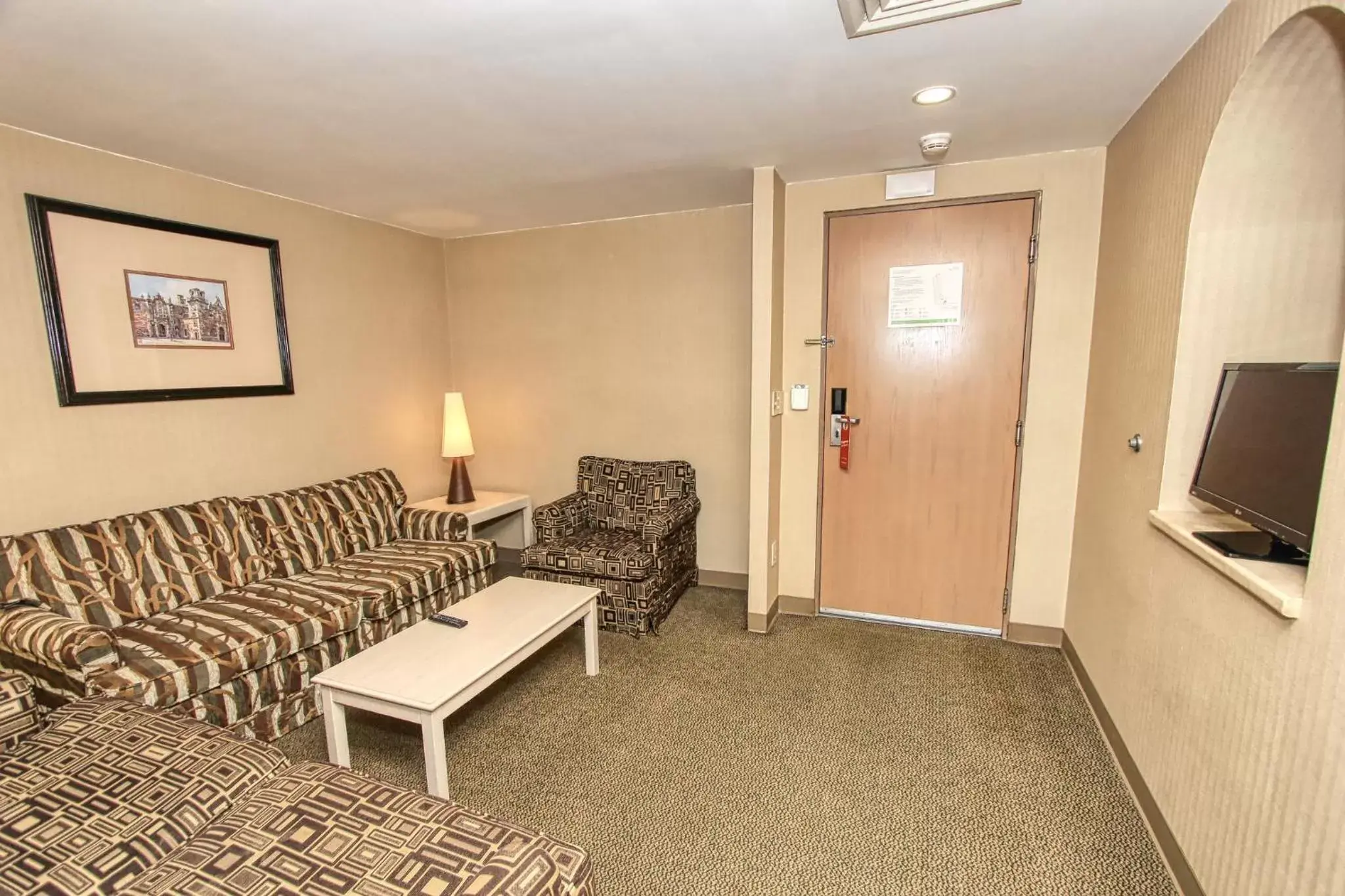 Photo of the whole room, Seating Area in Holiday Inn Leon-Convention Center, an IHG Hotel