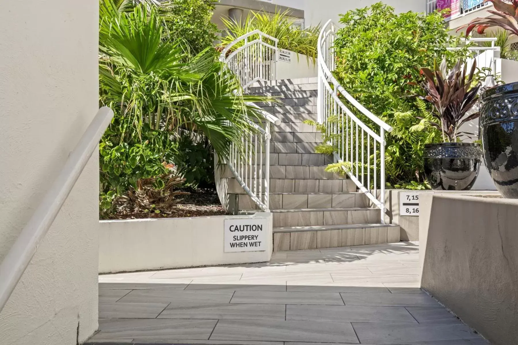 Facade/entrance in Kirra Palms Holiday Apartments