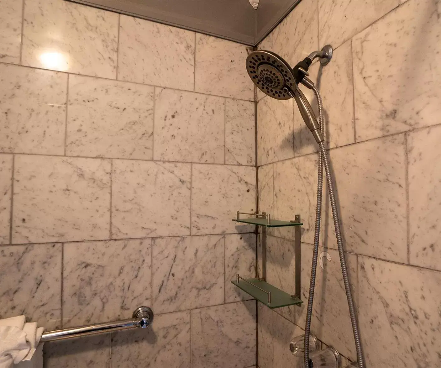 Bathroom in Casablanca Inn on the Bay