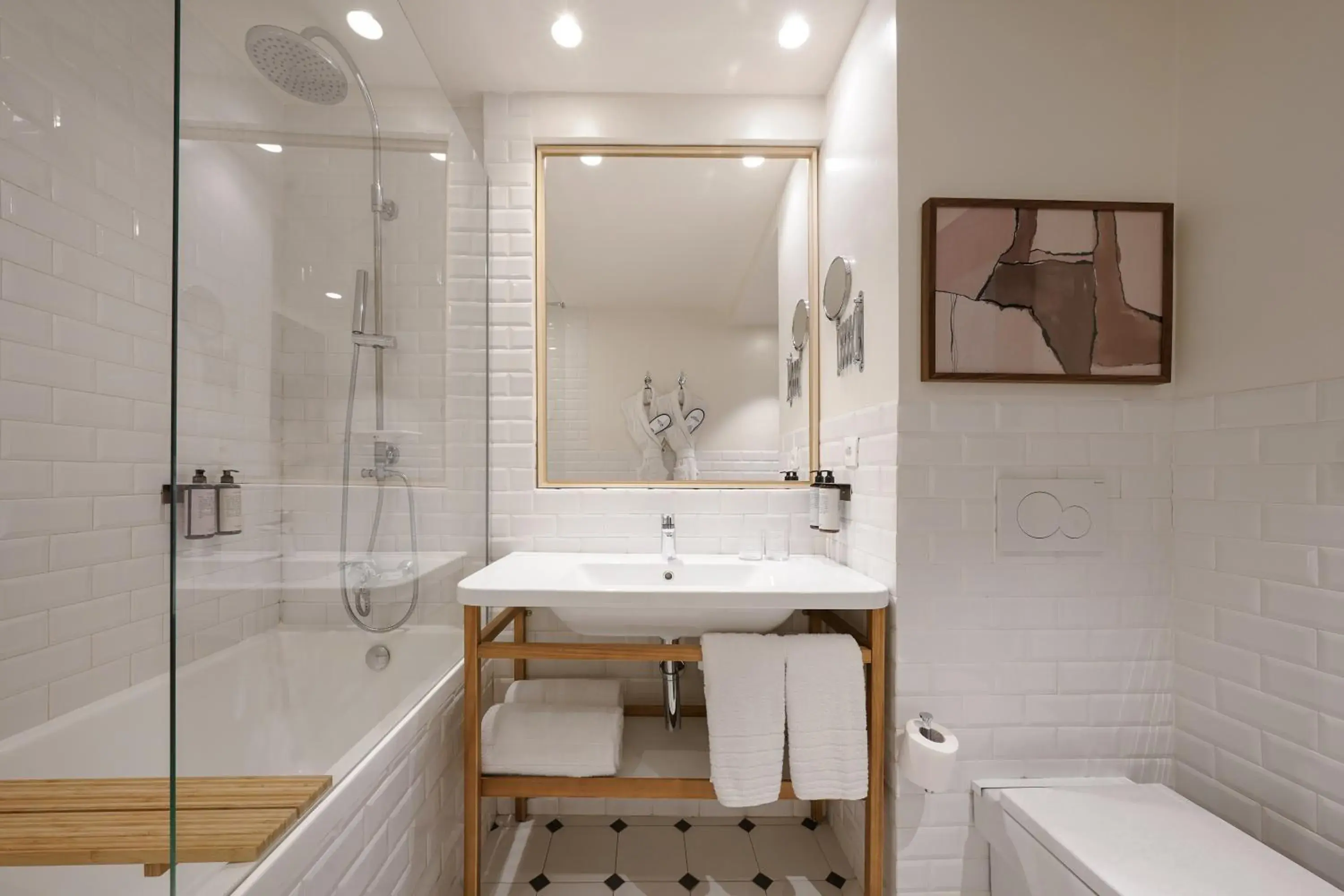 Toilet, Bathroom in Hotel Pulitzer Paris