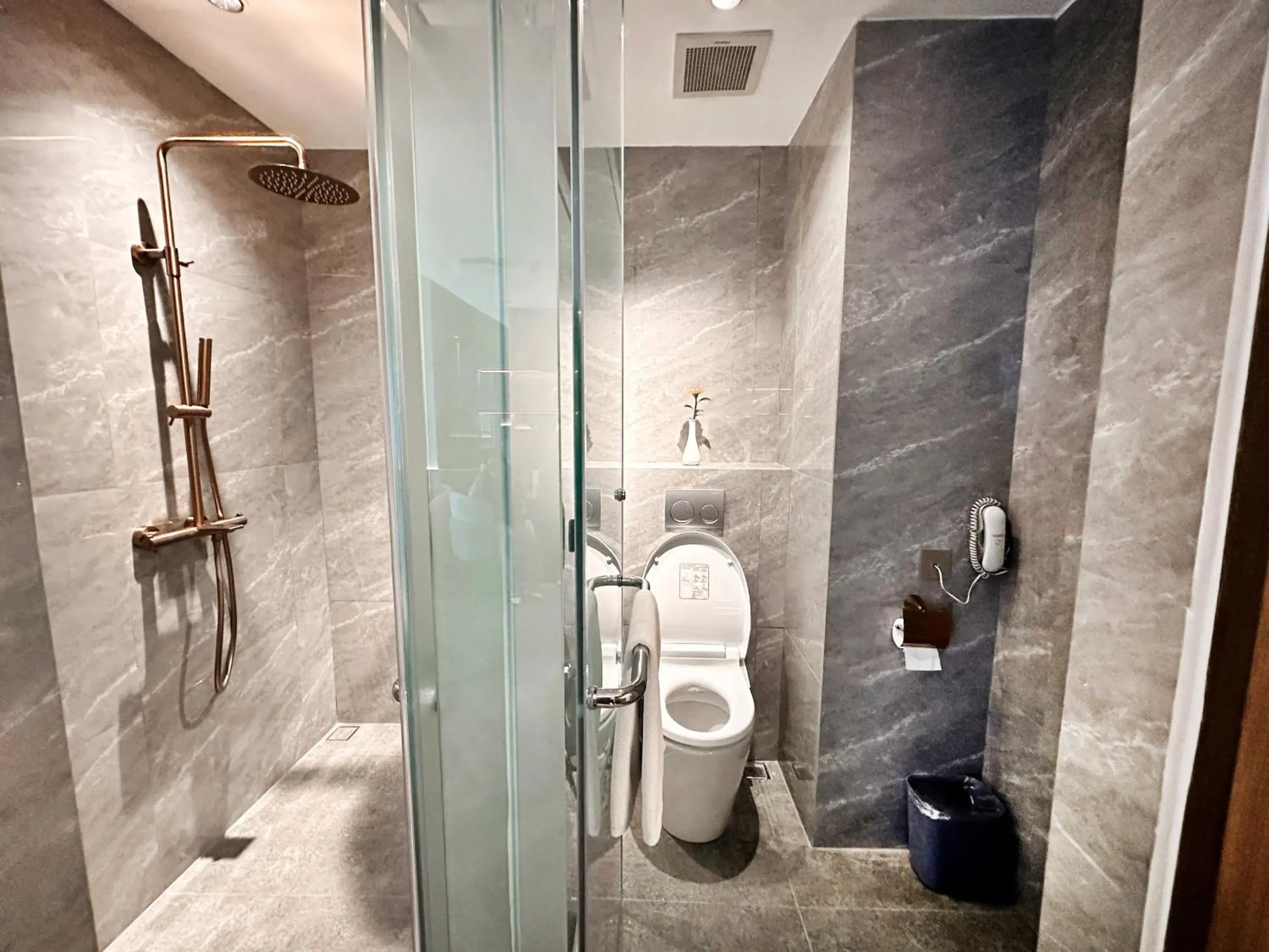 Bathroom in HARRIS Hotel & Conventions Gubeng Bathroom in HARRIS Hotel & Conventions Gubeng