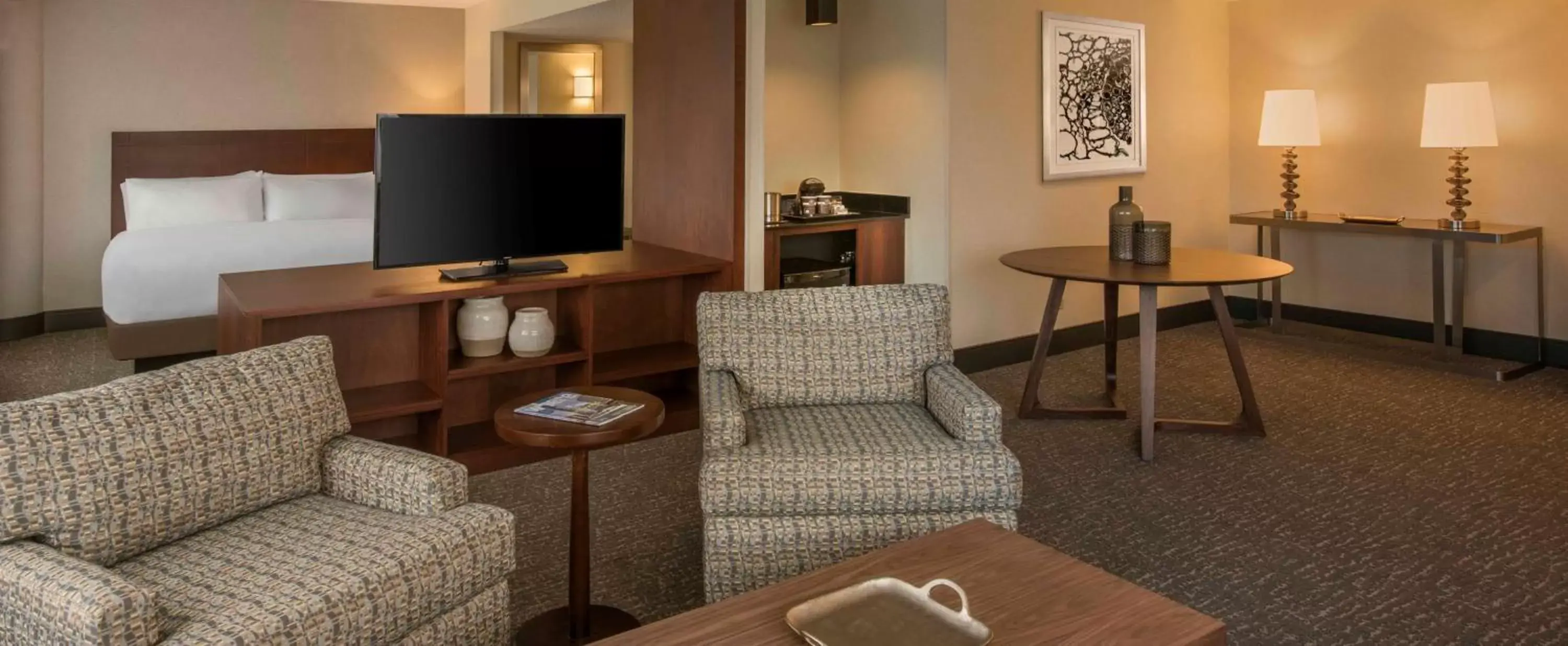 Bedroom, Seating Area in DoubleTree by Hilton Hotel Chicago - Schaumburg