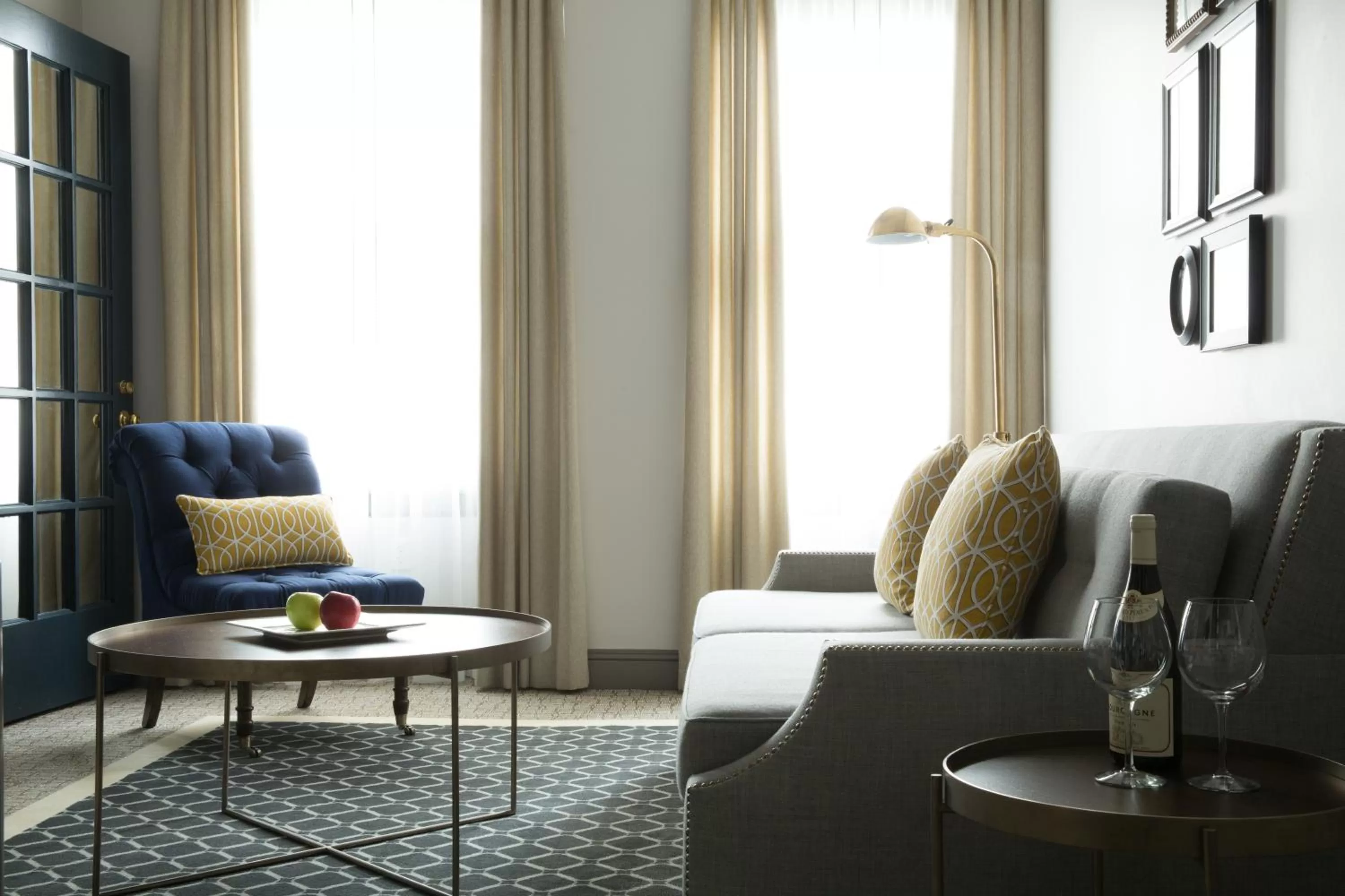 Seating area in Warwick San Francisco