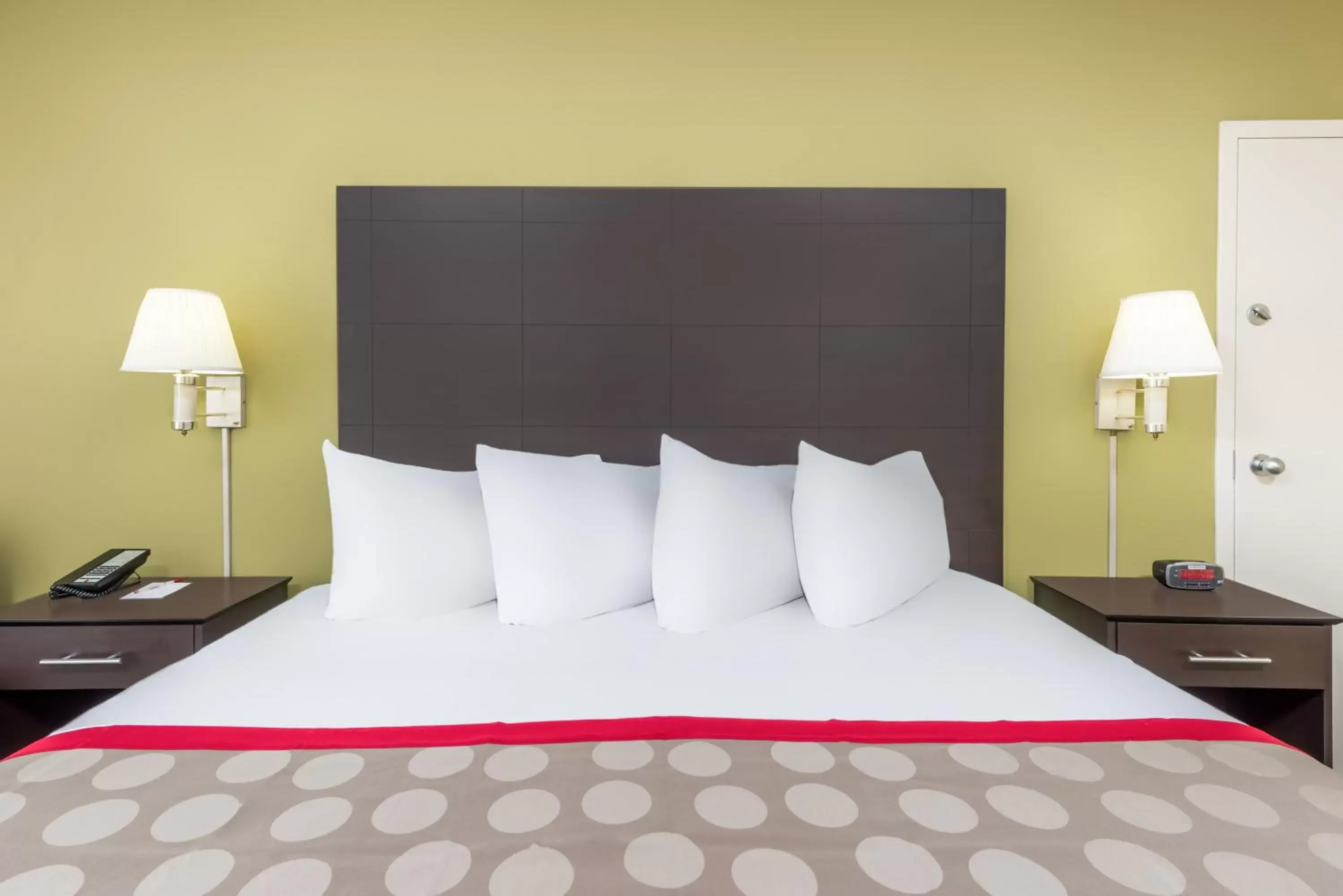 Bedroom, Bed in Ramada by Wyndham Vandalia