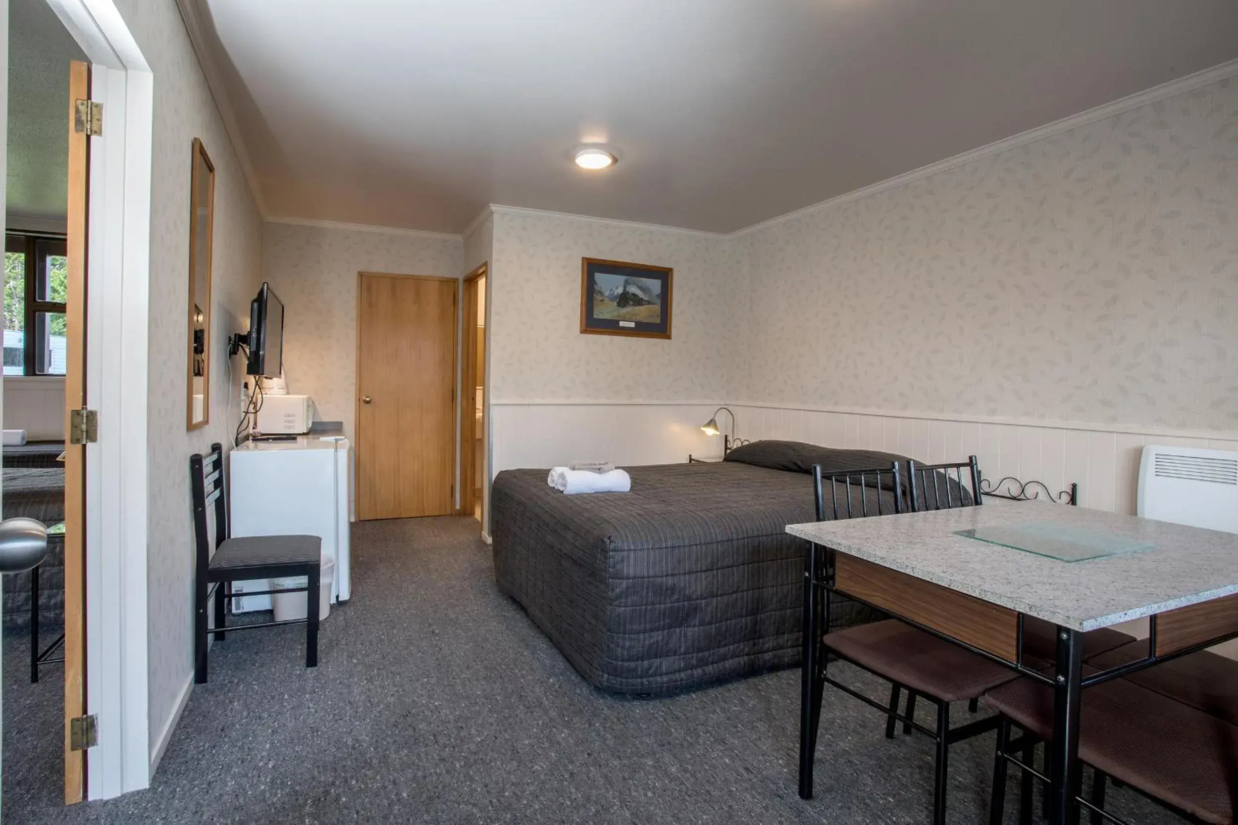 Photo of the whole room, Bed in Te Anau Top 10 Holiday Park and Motels