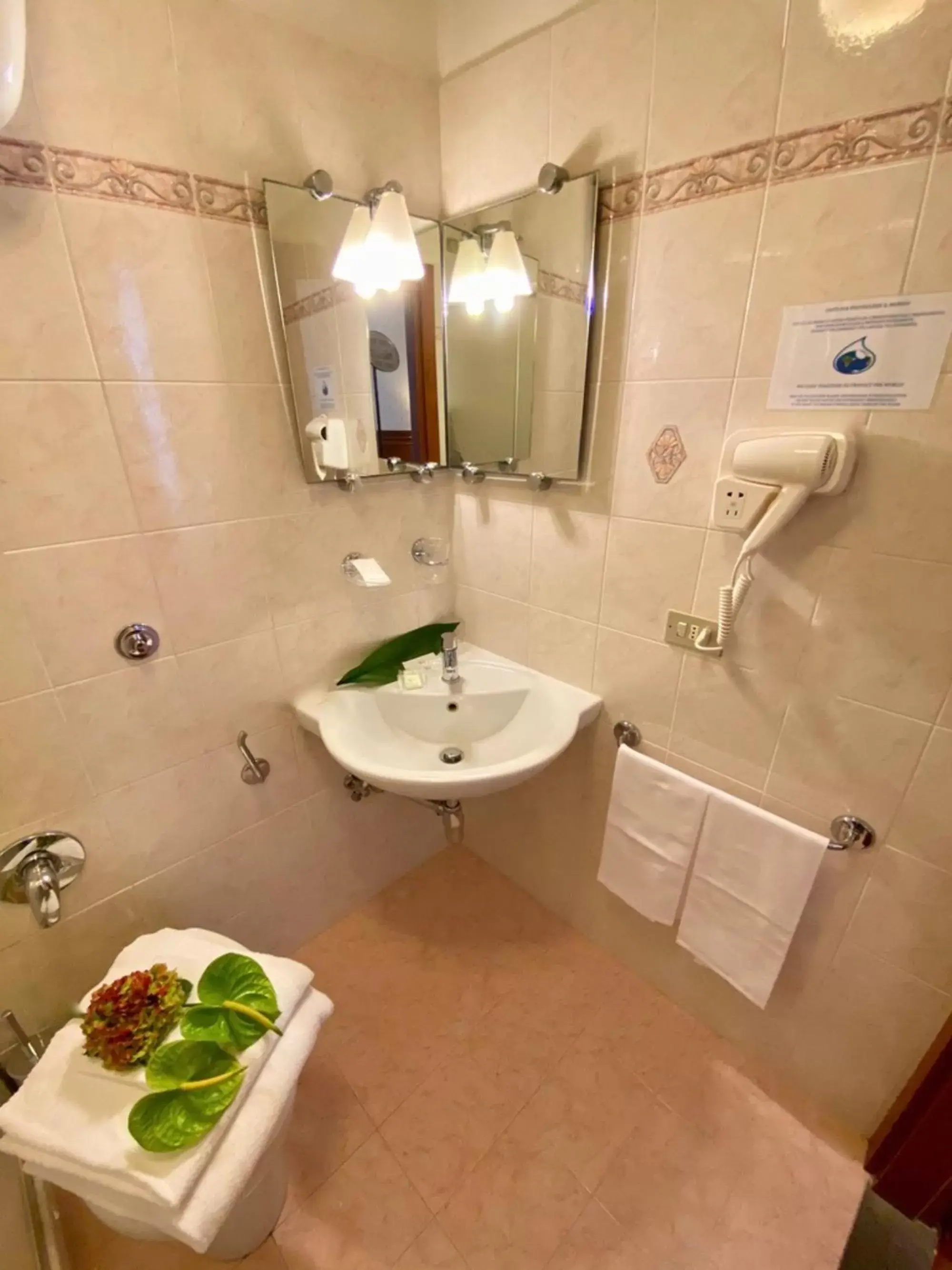 Toilet, Bathroom in Hotel Martelli