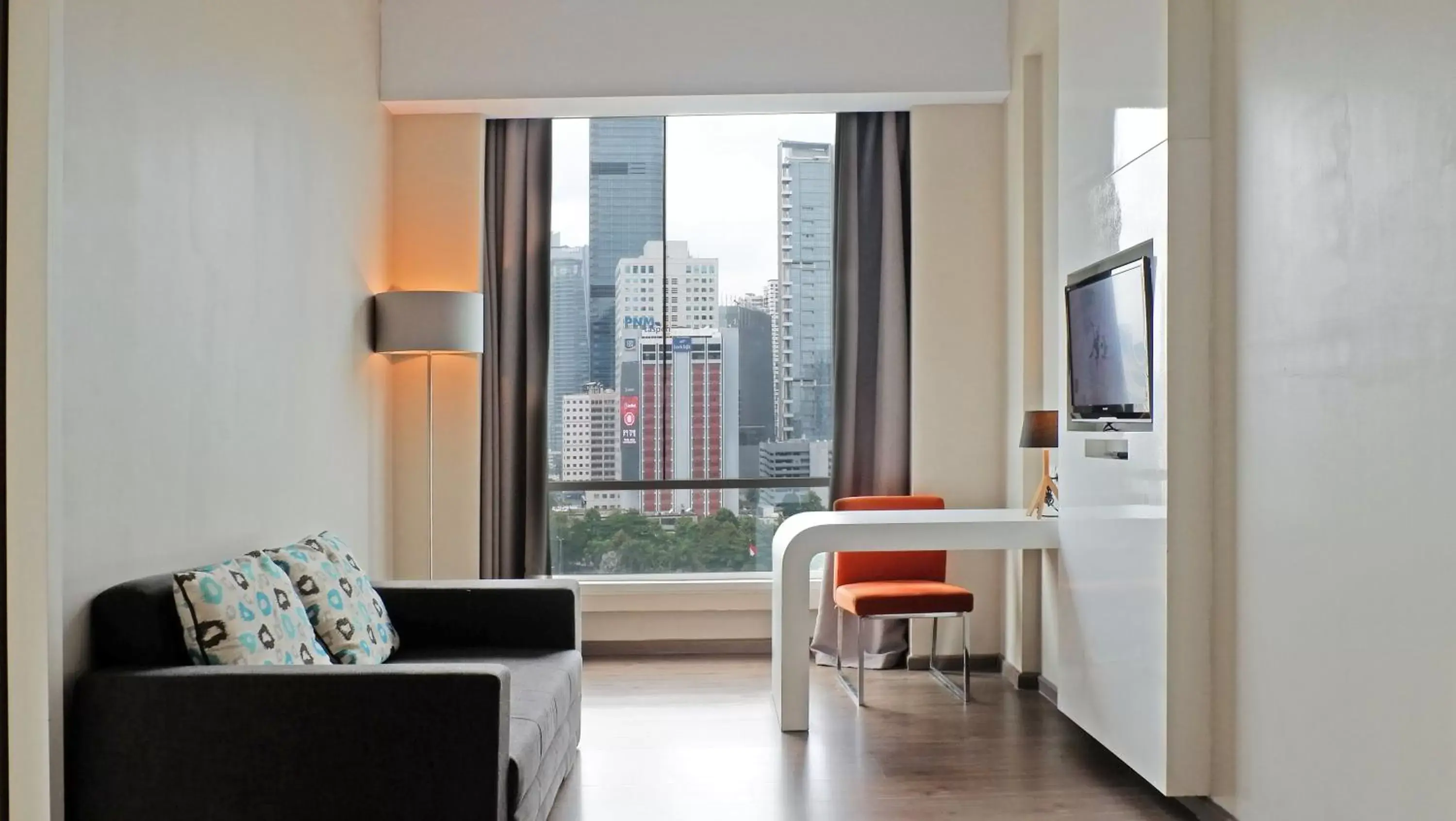 Living room, Seating Area in All Seasons Jakarta Thamrin