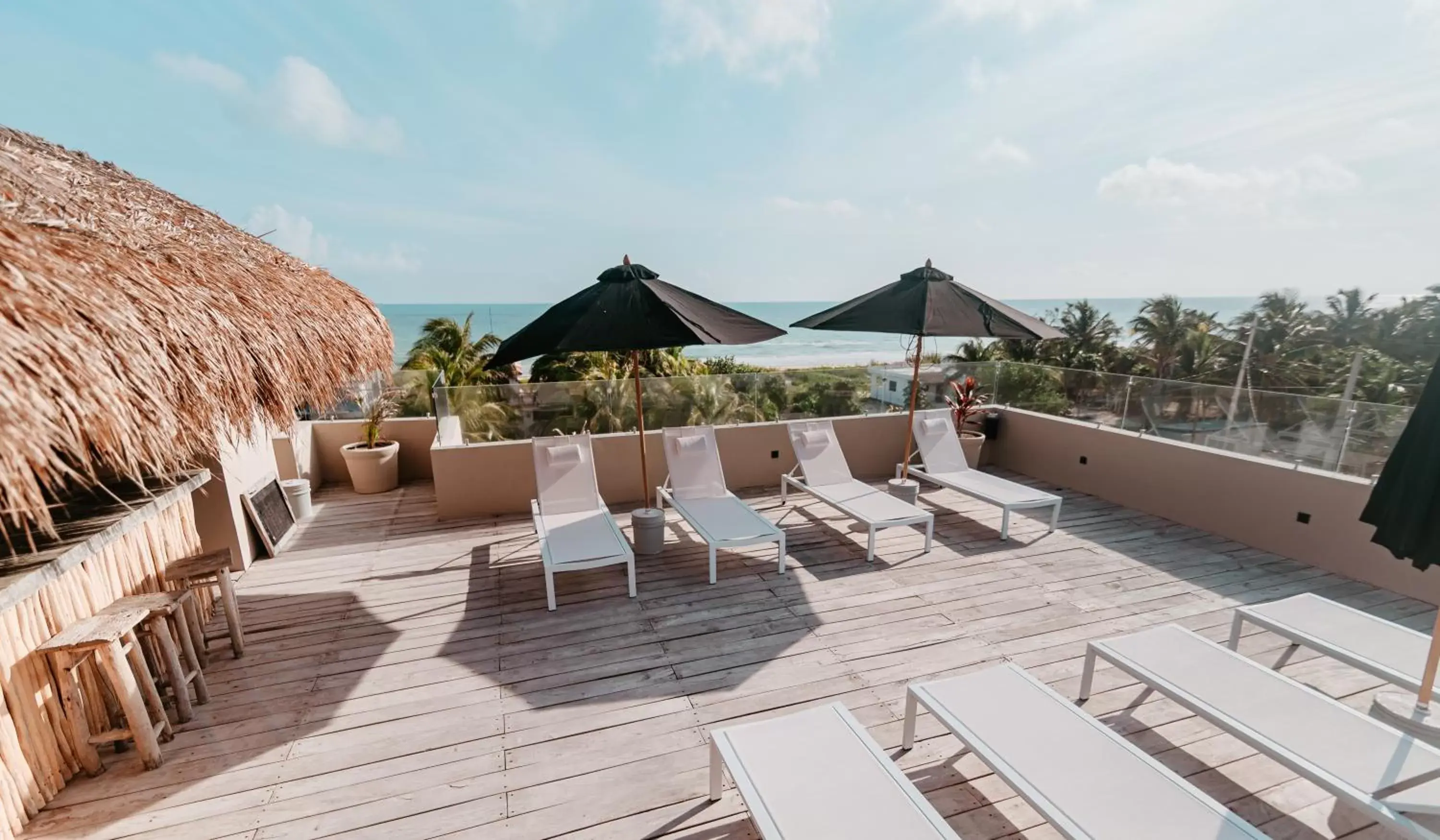 Swimming pool in DOS MARES Pool Club Boutique Hotel