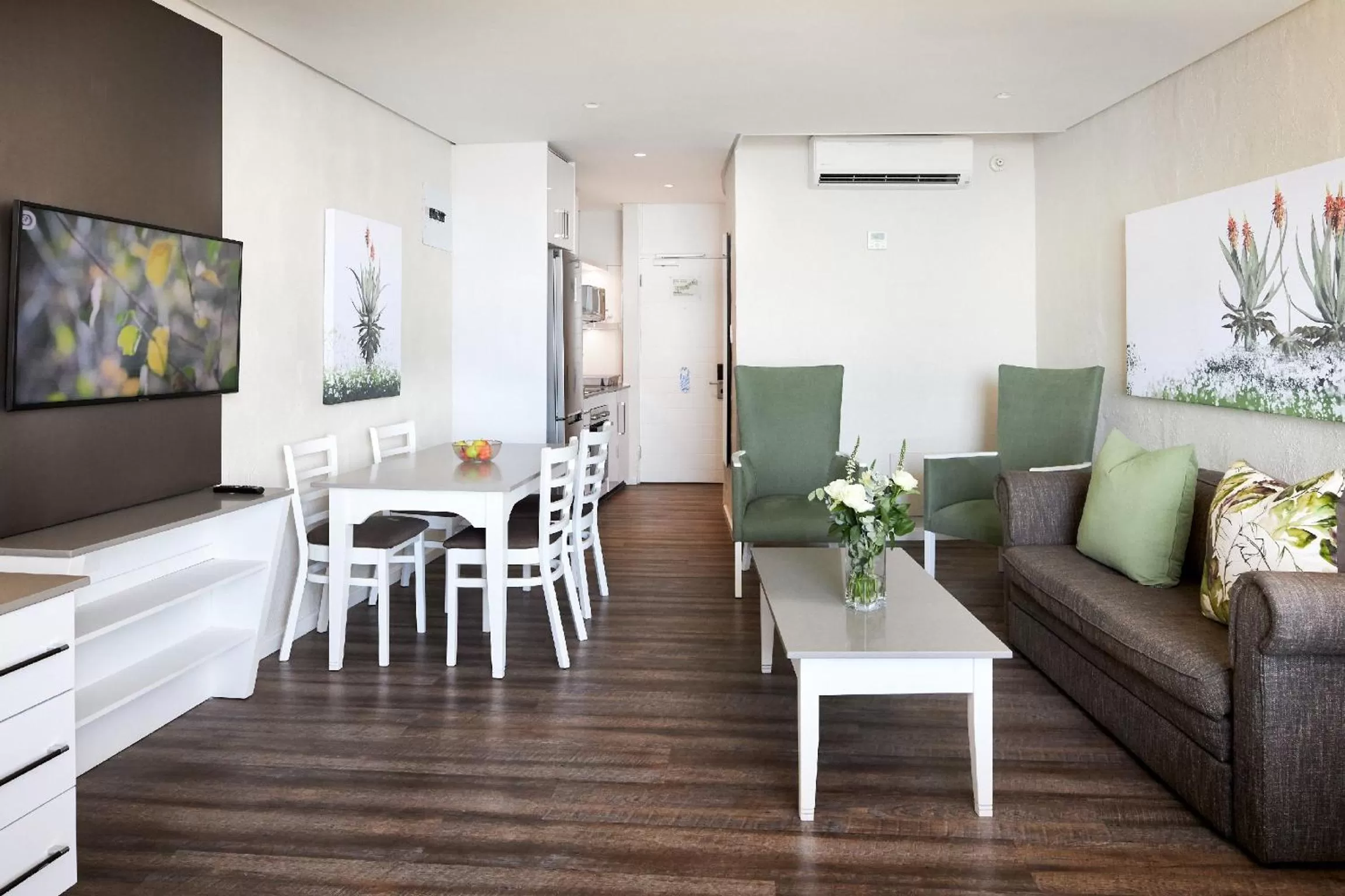 TV and multimedia in First Group Breakers Resort - Official