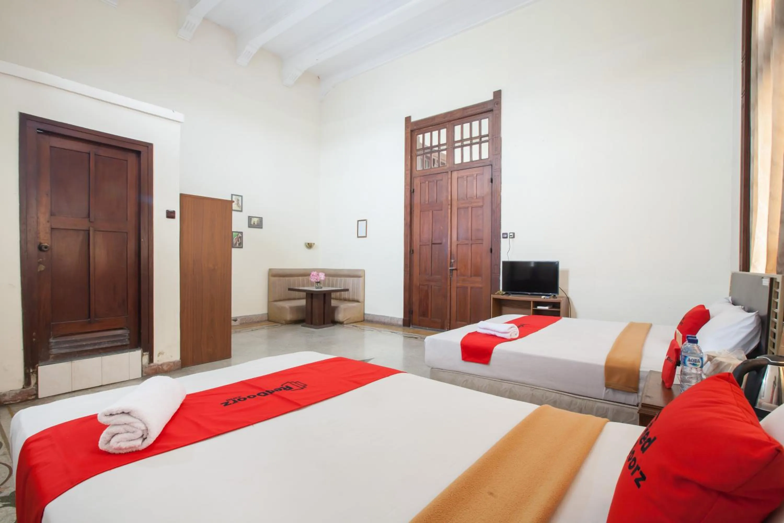Bedroom, Bed in RedDoorz @ Lawang