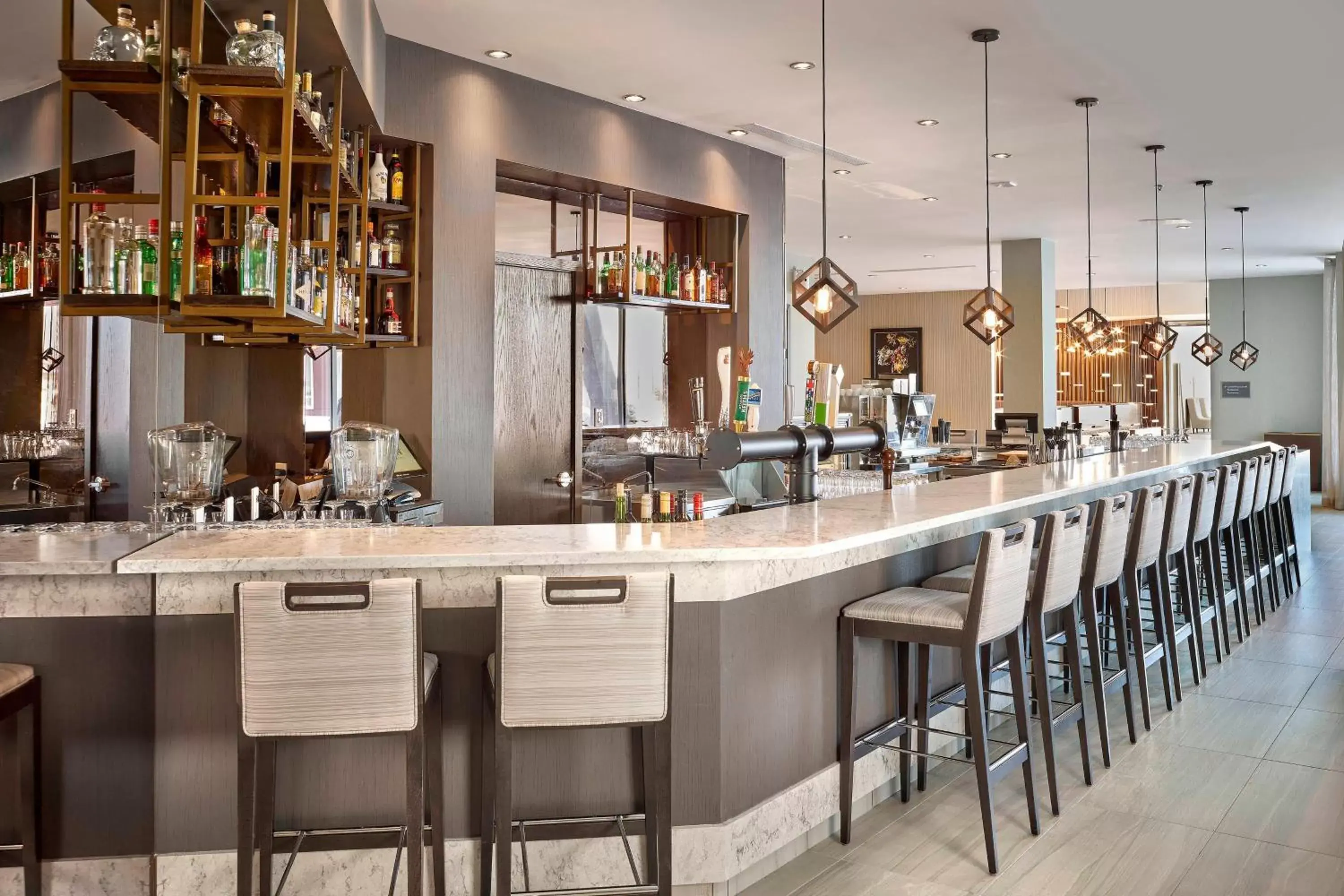 Kitchen or kitchenette, Lounge/Bar in The Westin Calgary Airport