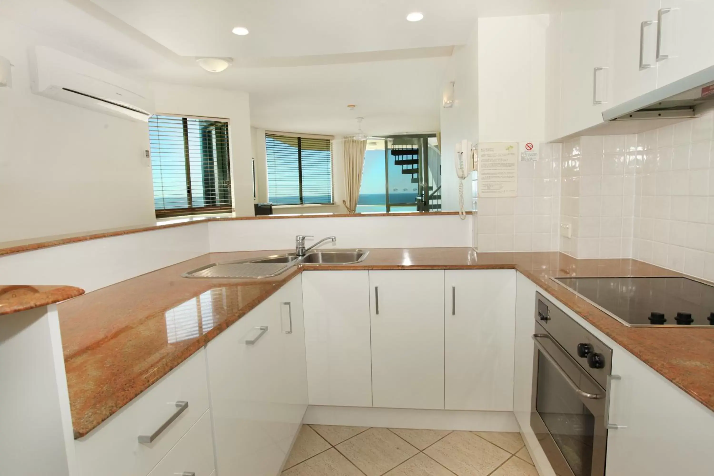 Kitchen or kitchenette, Kitchen/Kitchenette in Malibu Apartments