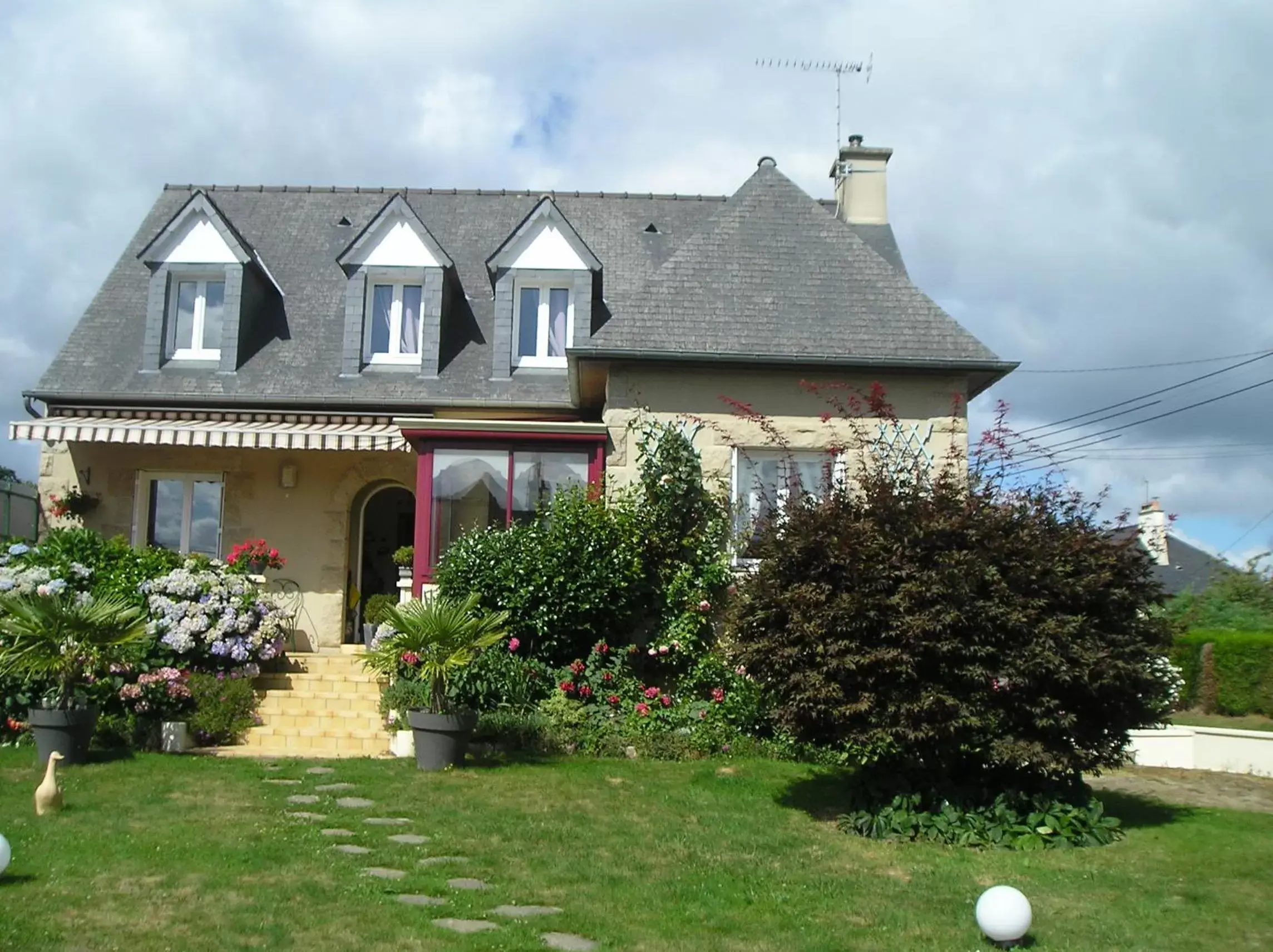 Property Building in Les Hortensias