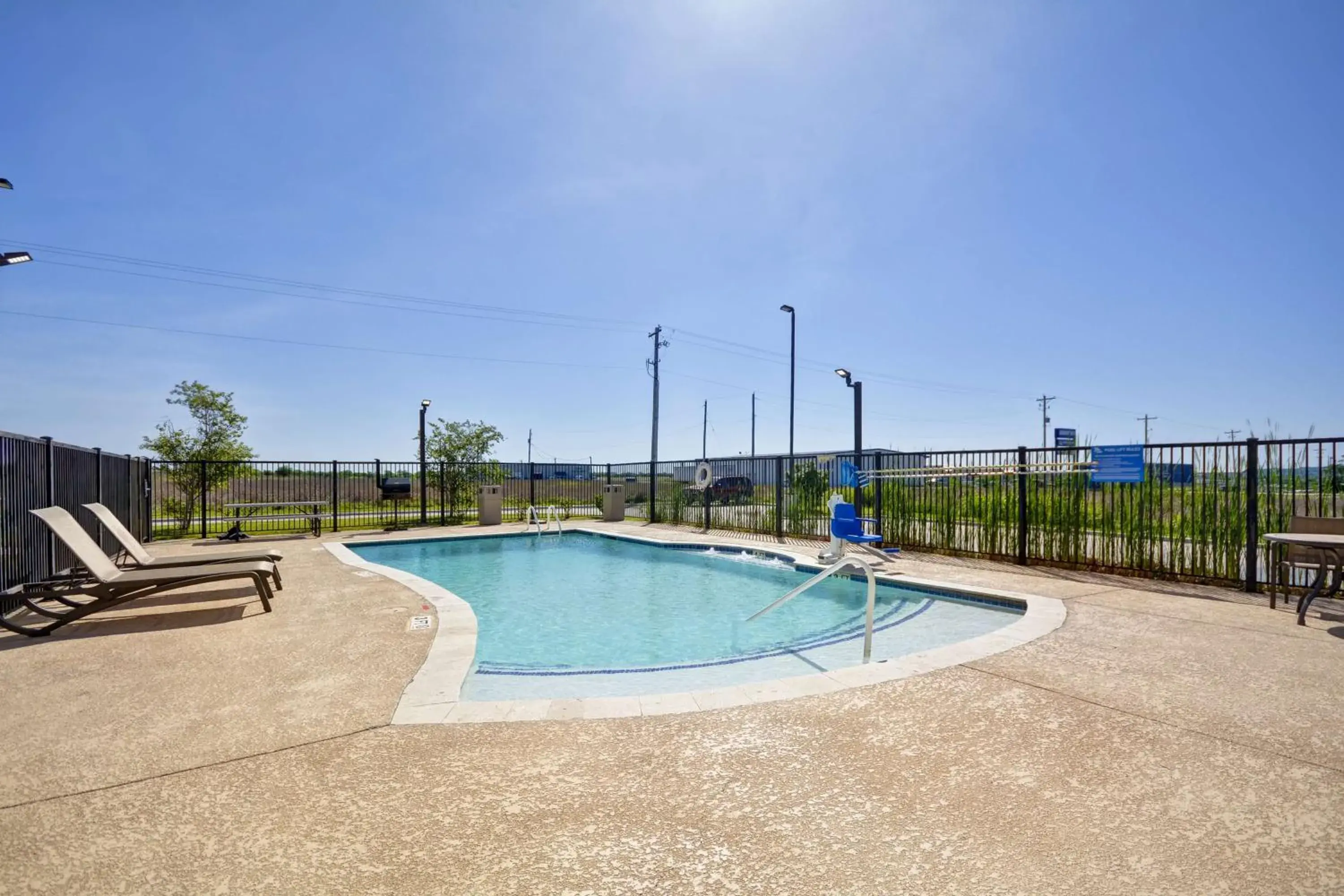 Pool view, Swimming Pool in Hampton Inn Kenedy