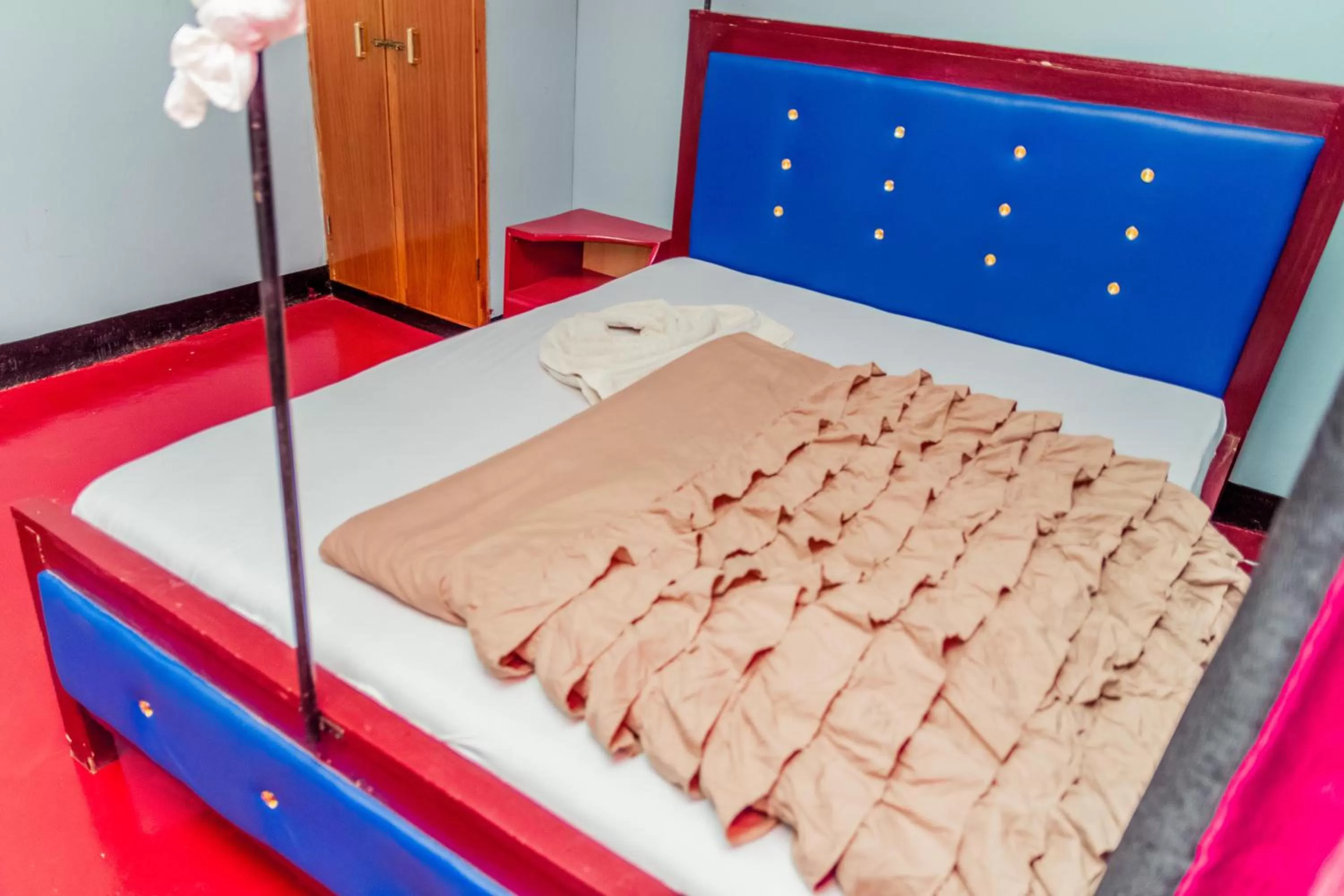 Bedroom in Royal Wonders Hotel