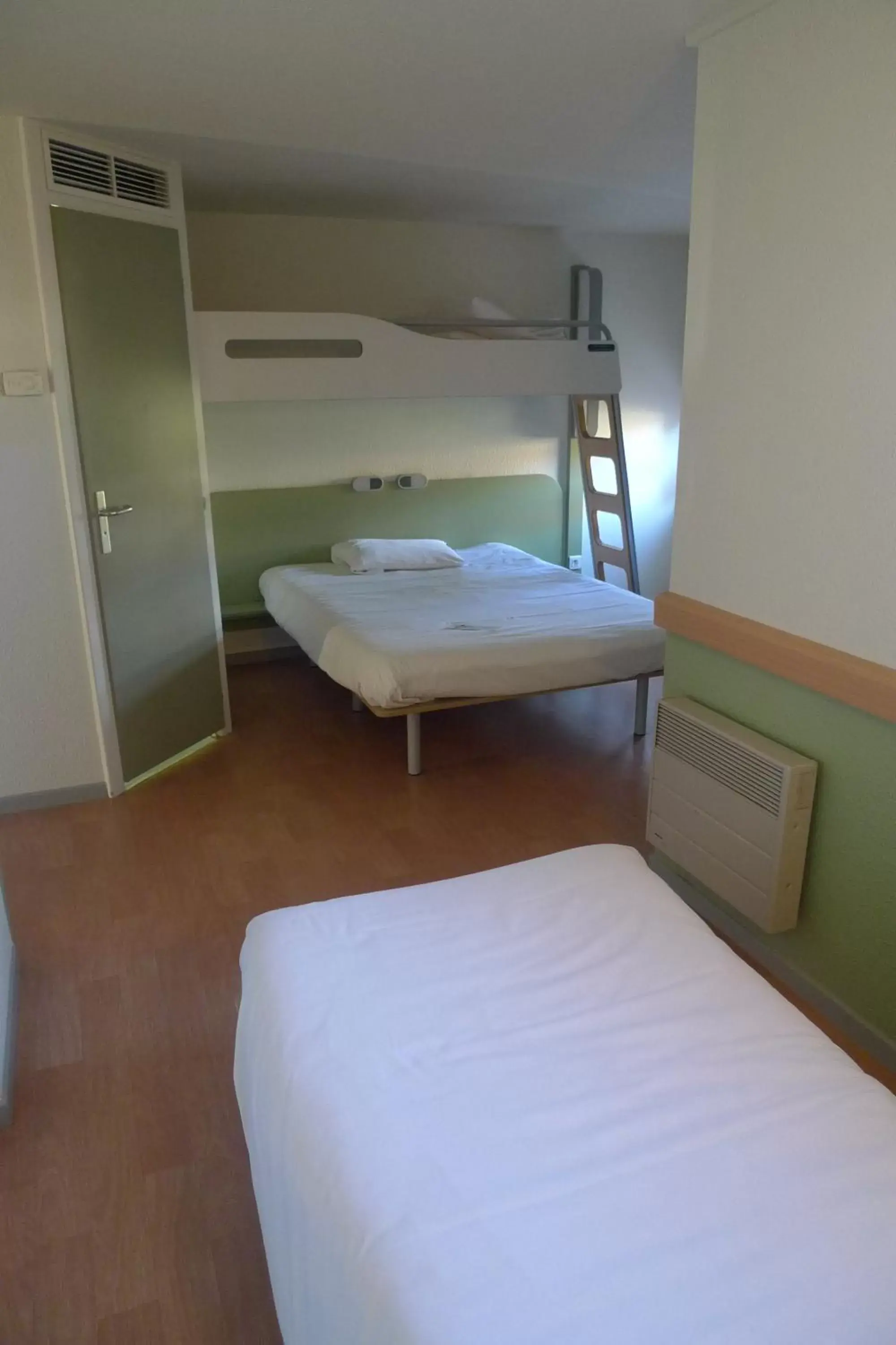 Bed, Bunk Bed in ibis budget Narbonne Sud A9/A61