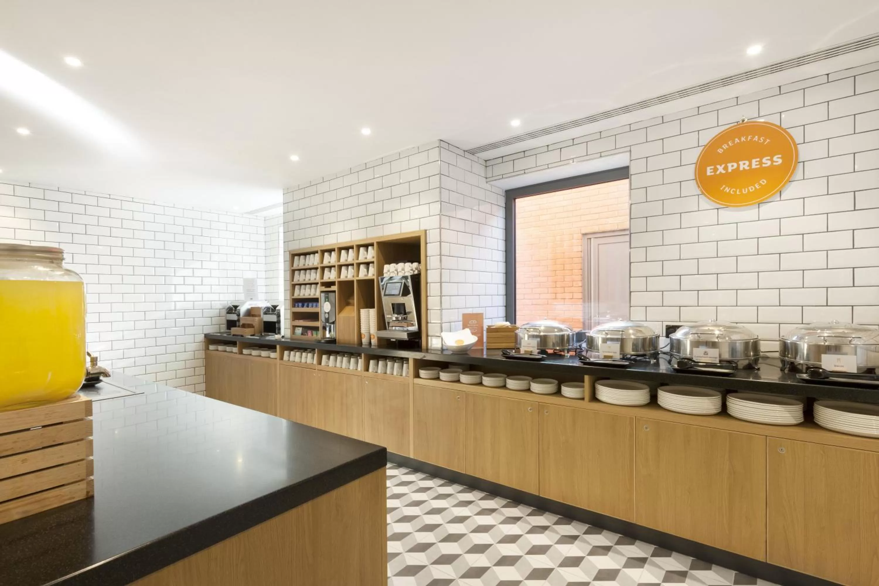 Breakfast in Holiday Inn Express St. Albans - M25, Jct.22