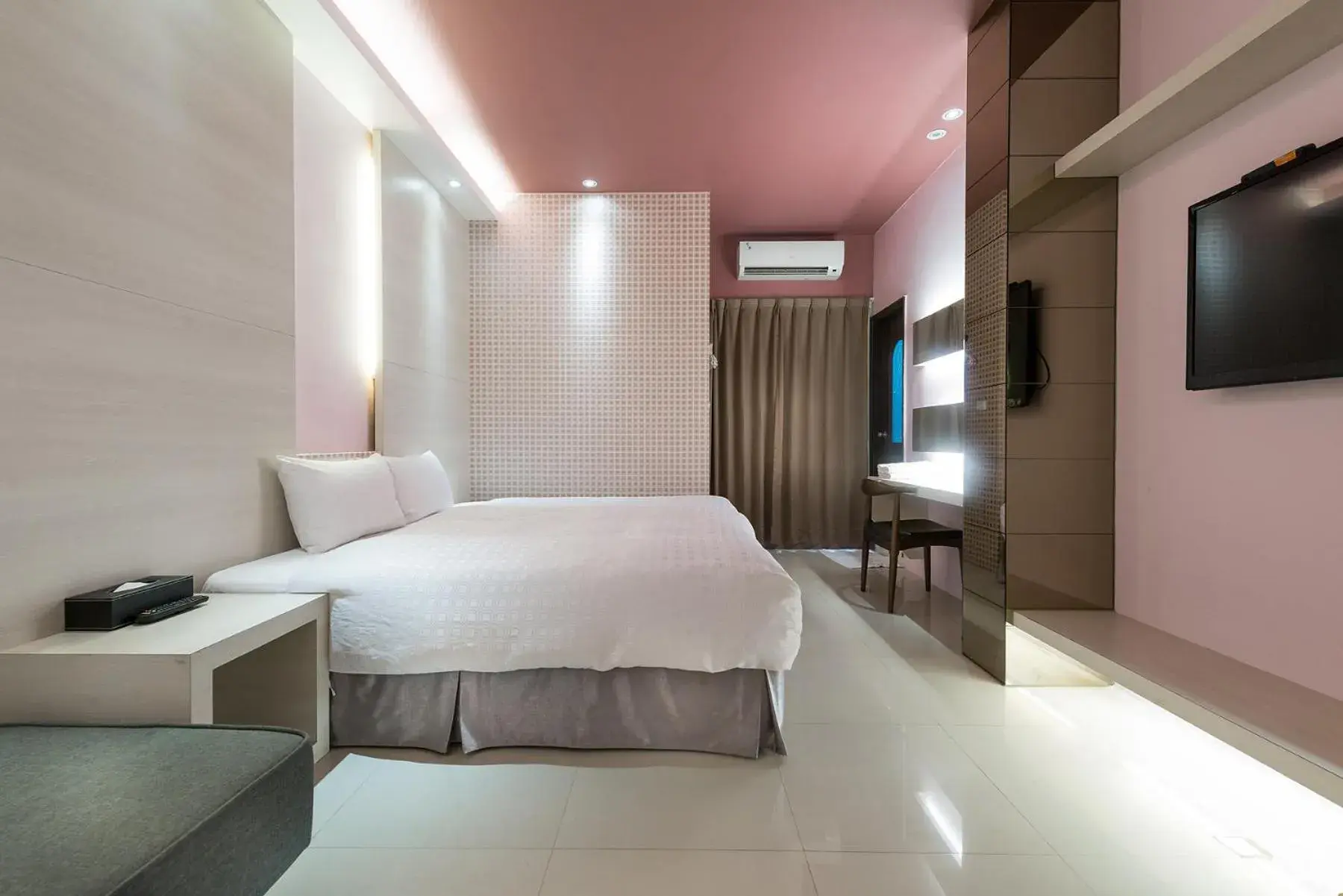 Bedroom, Bed in Apato Cityhome