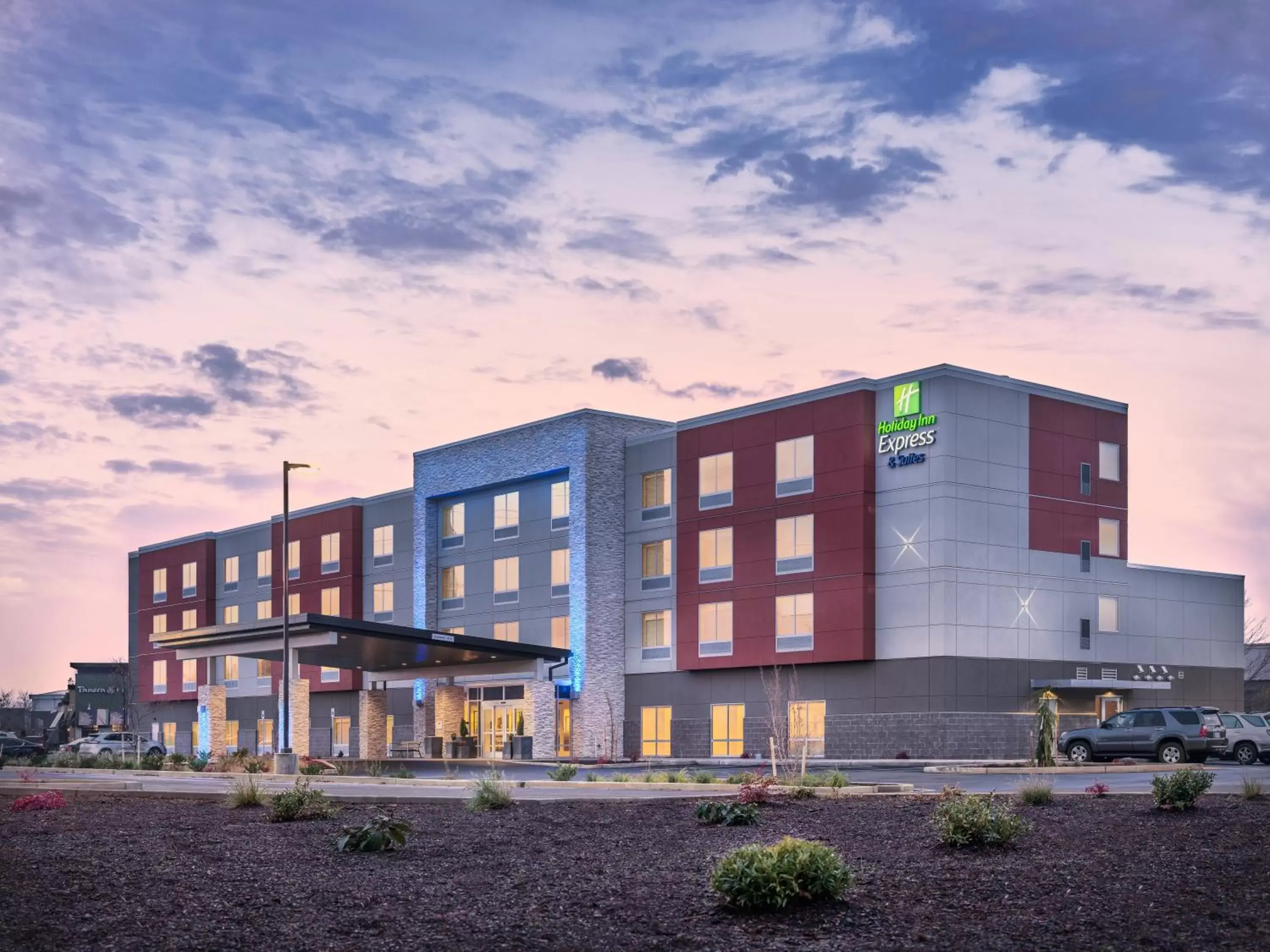 Property building in Holiday Inn Express & Suites Salem North - Keizer by IHG Property building in Holiday Inn Express & Suites Salem North - Keizer by IHG