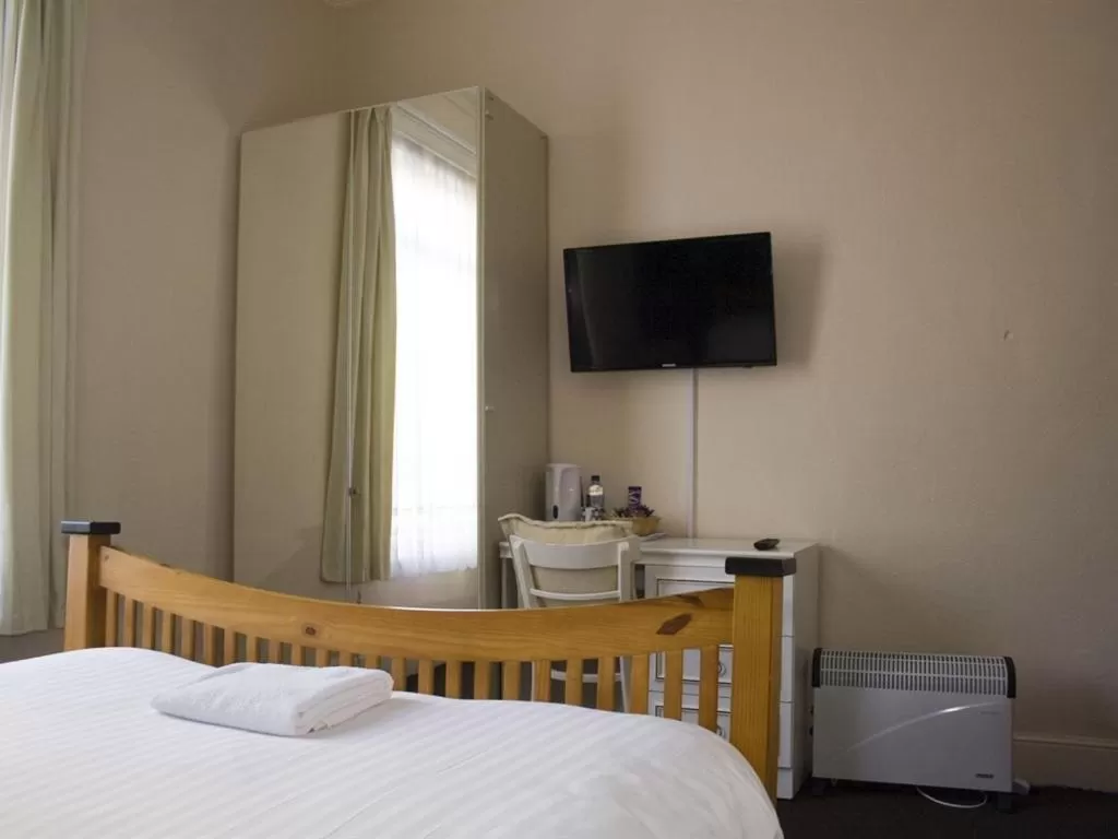 Bedroom, Bed in The Trevross