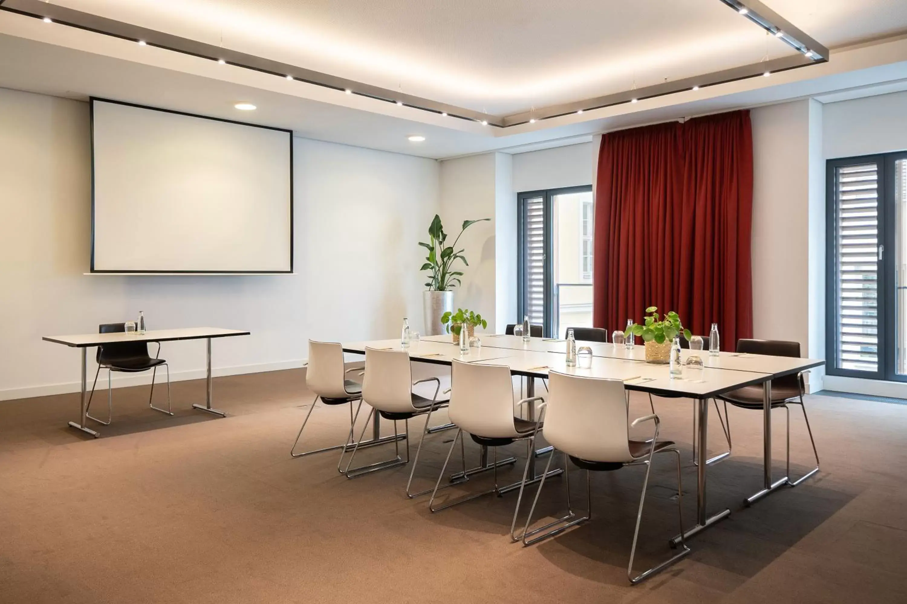 Meeting/conference room in INNSiDE by Meliá Dresden