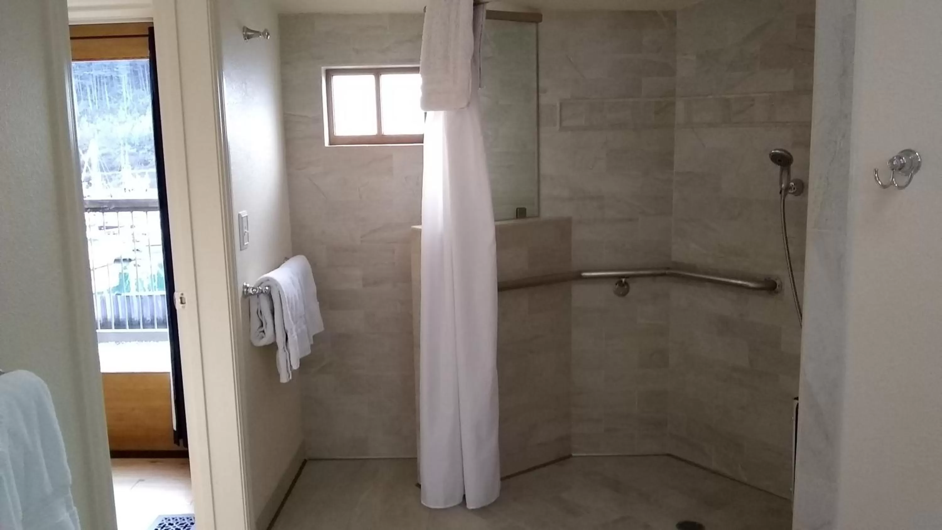 Shower in Noyo Harbor Inn