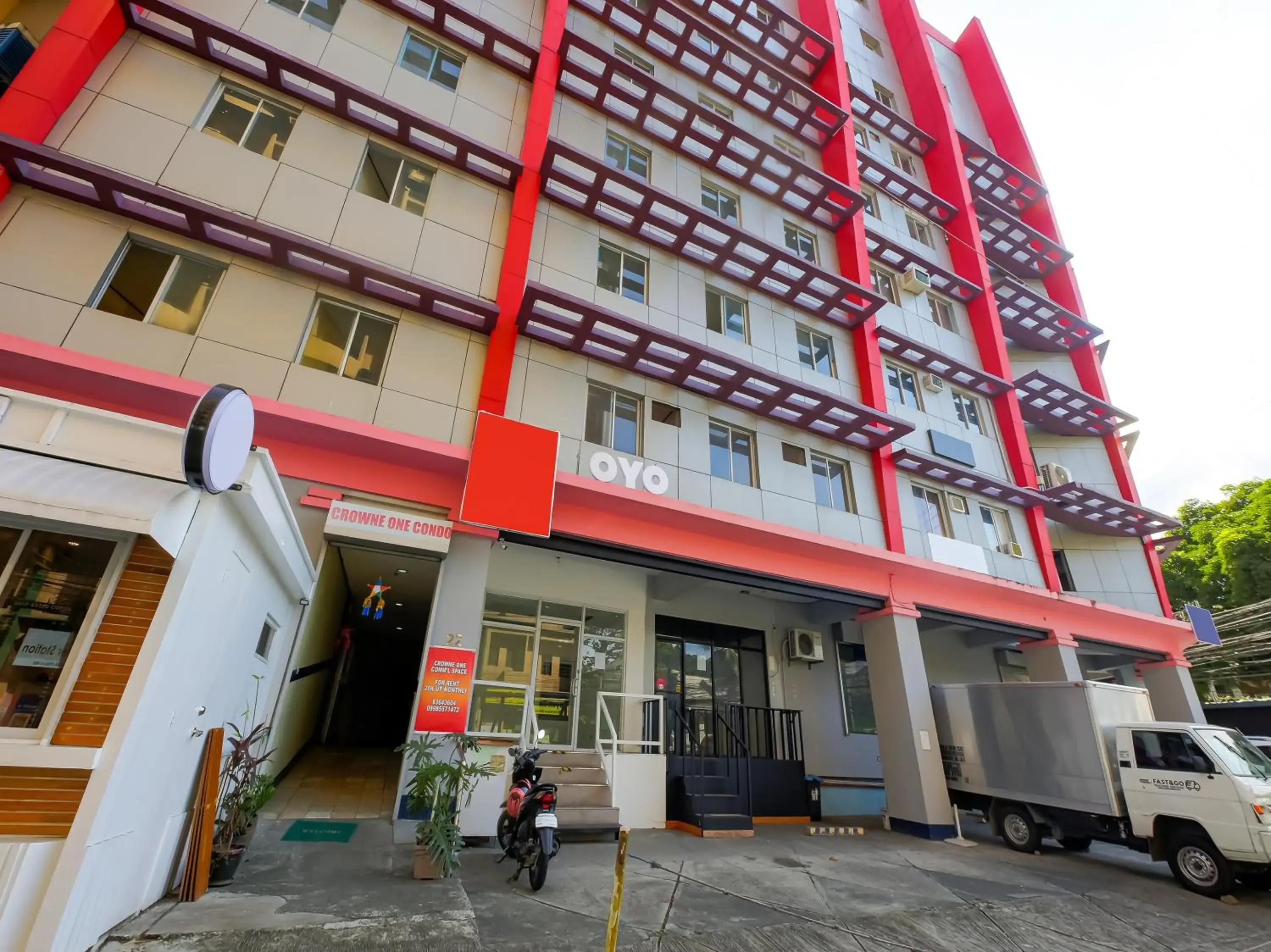 Facade/entrance, Property Building in OYO 809 Crowne One Condo