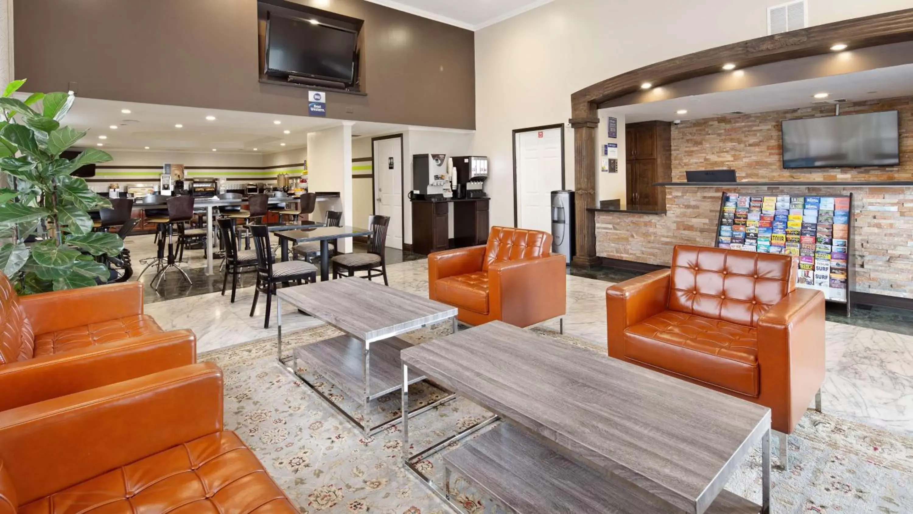 Lobby or reception, Lounge/Bar in Best Western Pasadena Royale Inn & Suites