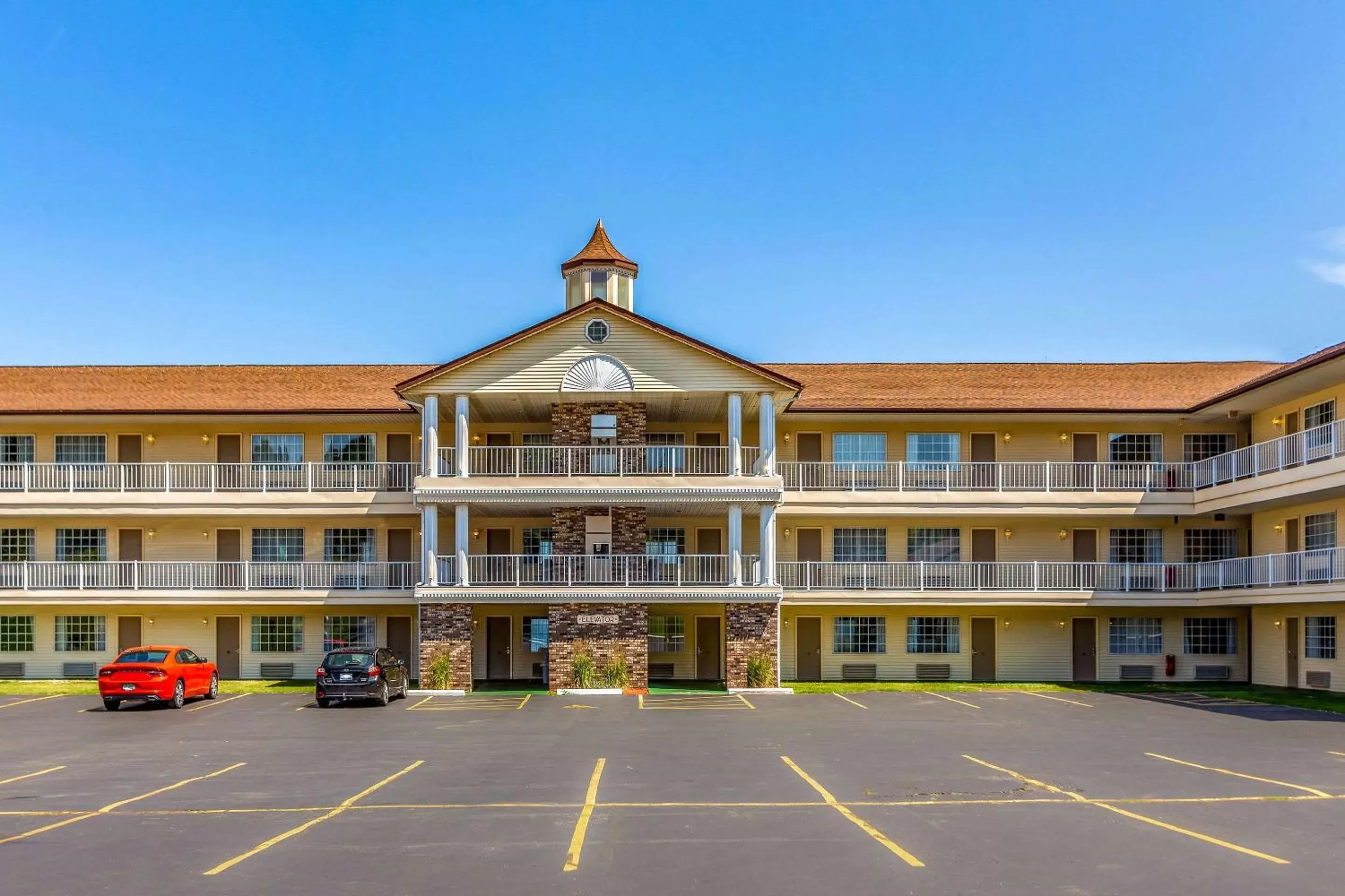 Property Building in Quality Inn Lakefront Saint Ignace