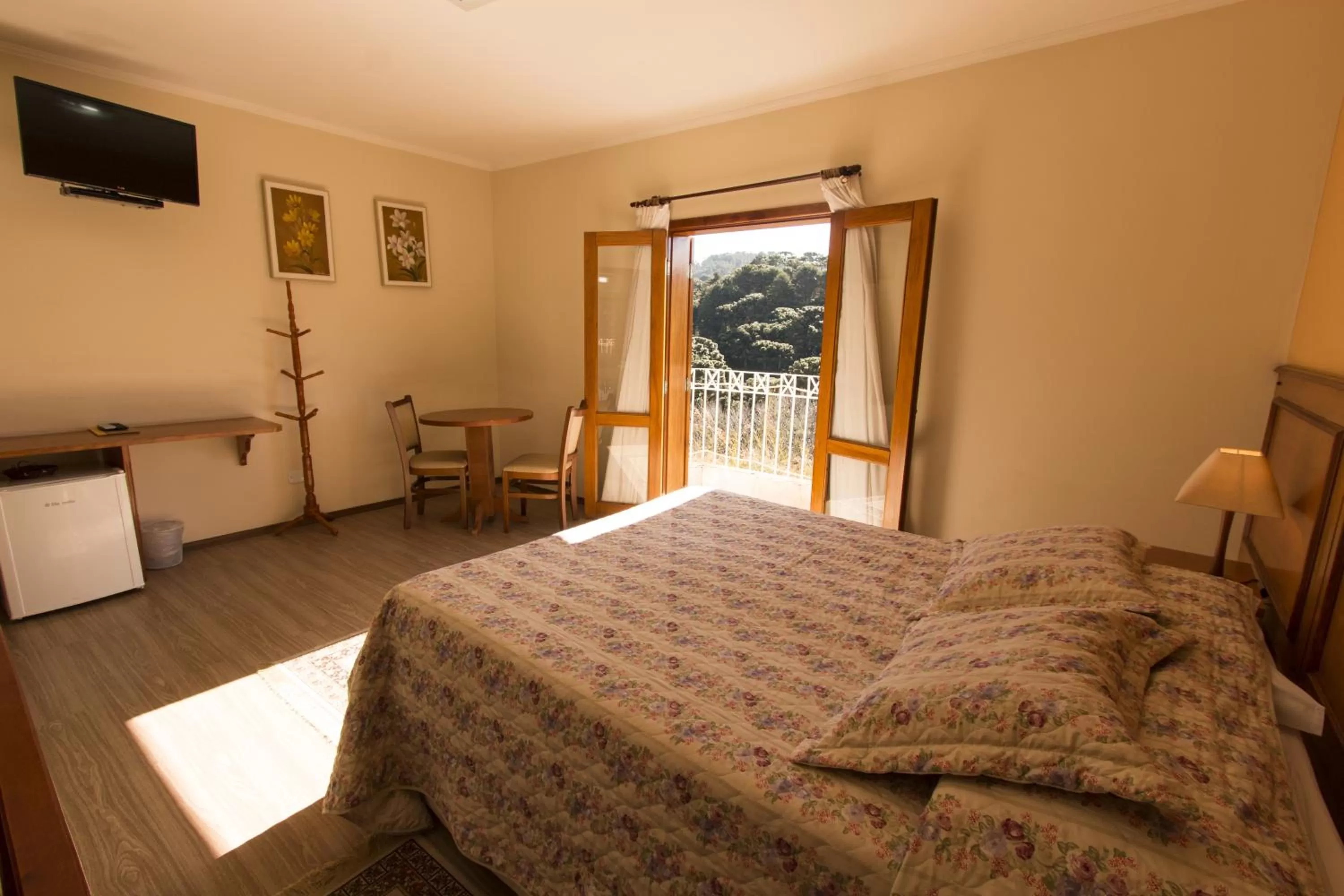 Day, Bed in Pousada Alto D'ouro