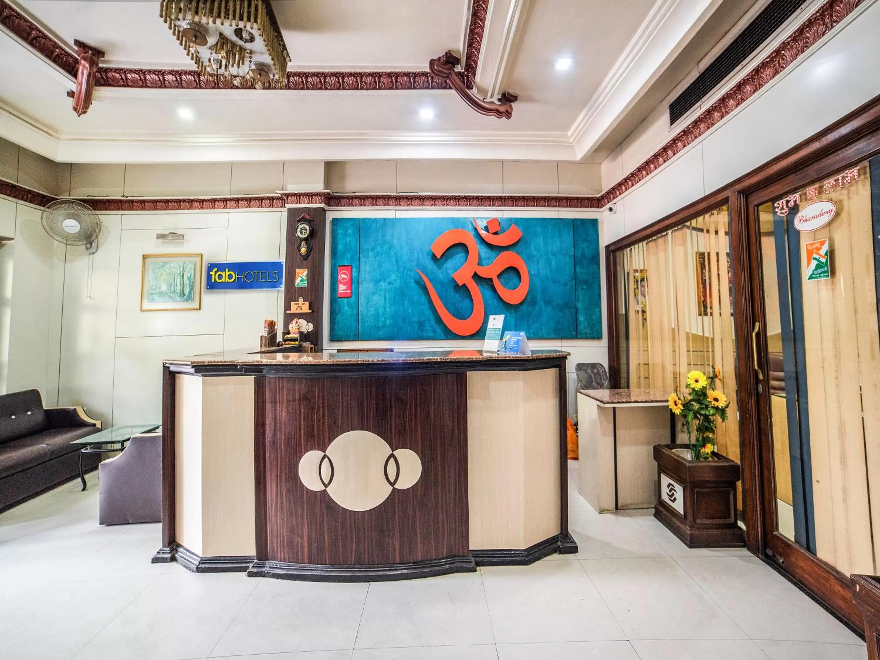 Lobby or reception in FabHotel Santoor Geeta Bhawan Square