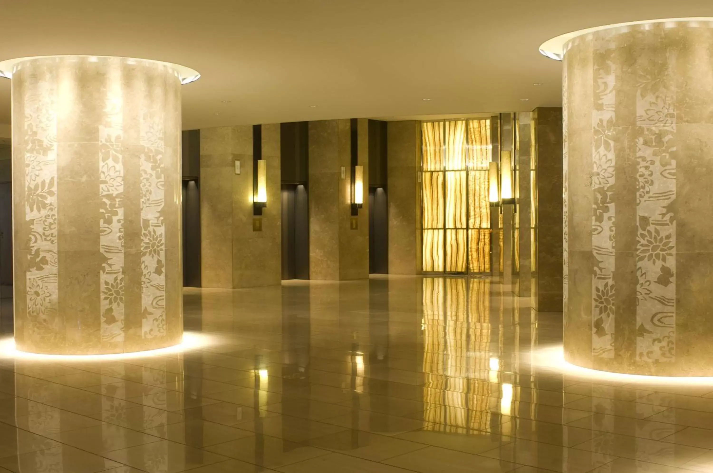 Lobby or reception, Bathroom in Hilton Tokyo Hotel