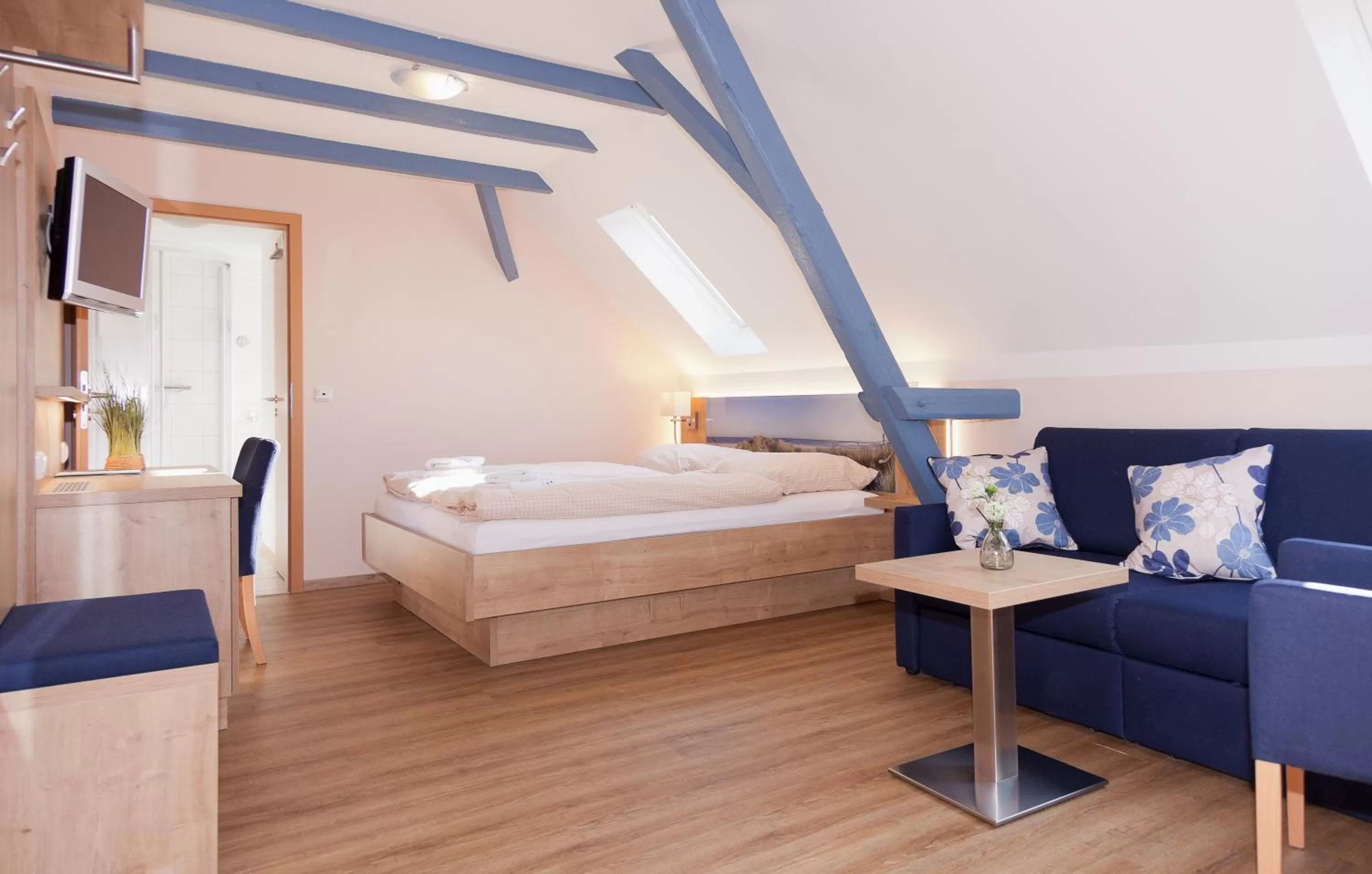 Photo of the whole room, Bed in Hotel Pension Am Hafen