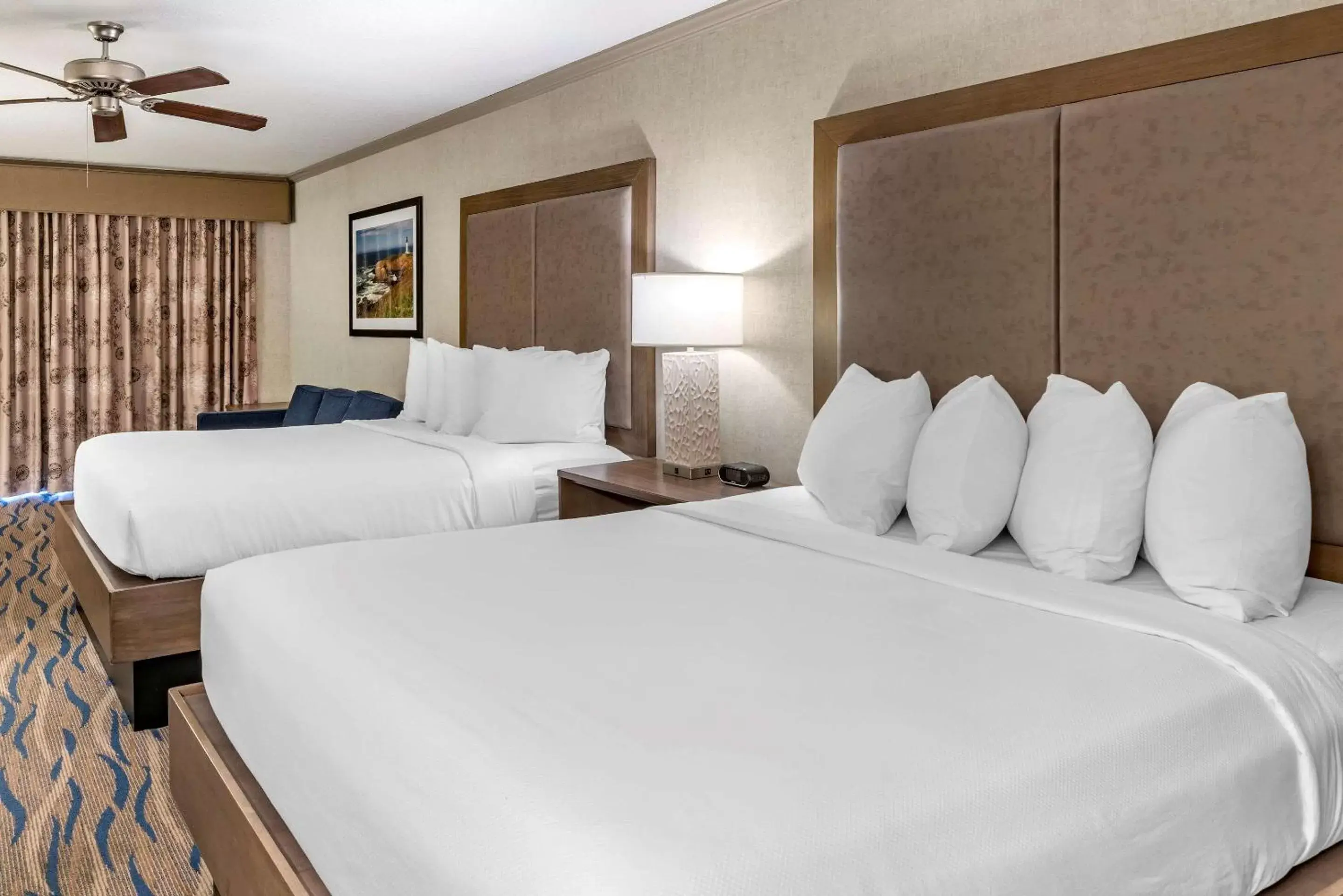 Photo of the whole room, Bed in Elizabeth Oceanfront Suites, Ascend Hotel Collection