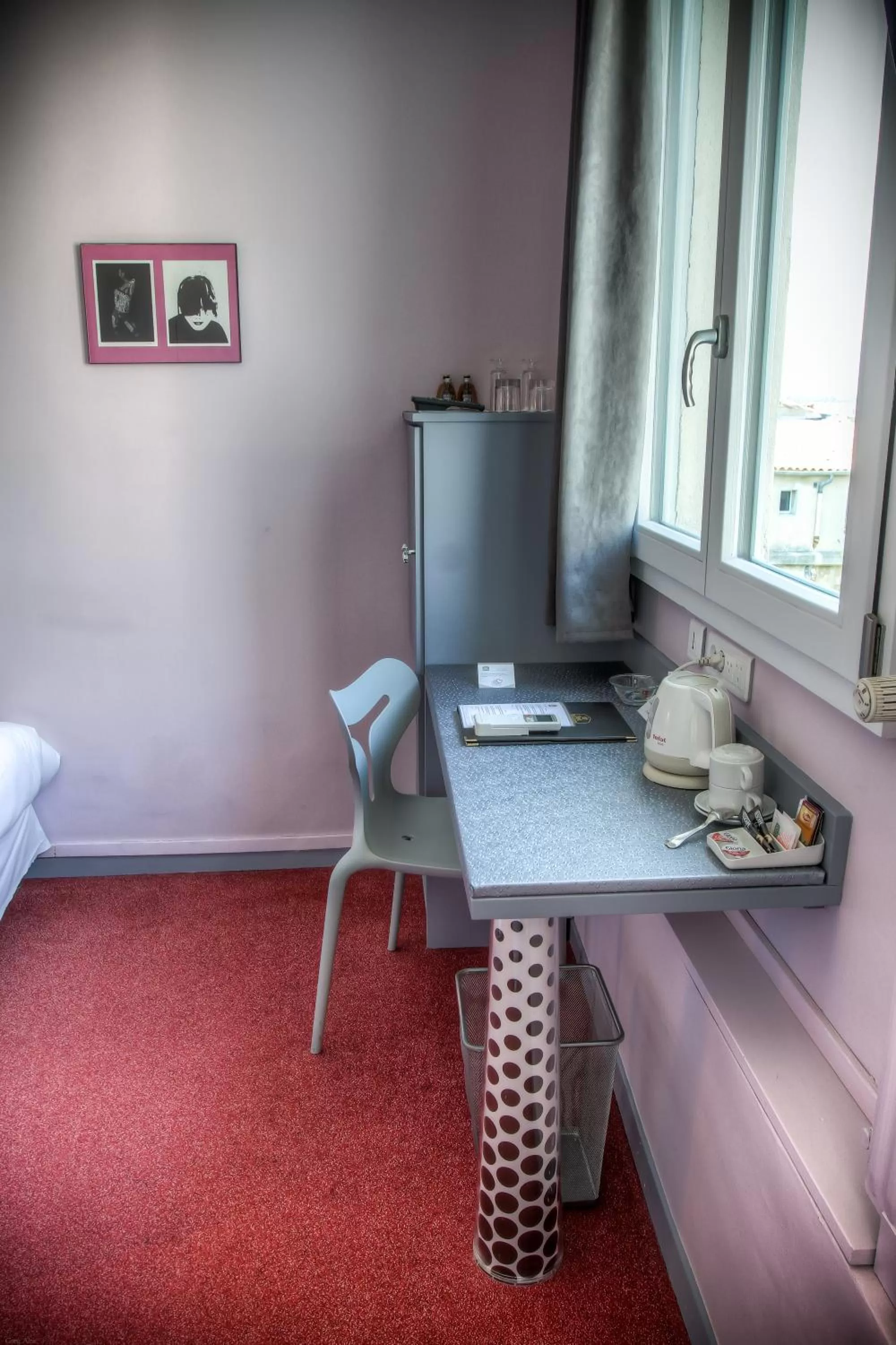 Coffee/tea facilities in Best Western Hotel Le Guilhem