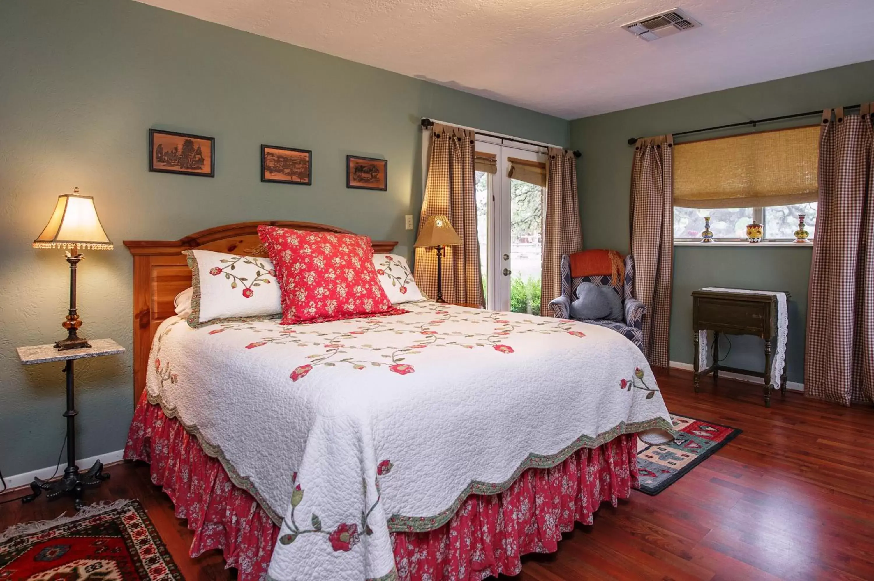 Bedroom, Bed in Barons CreekSide Resort