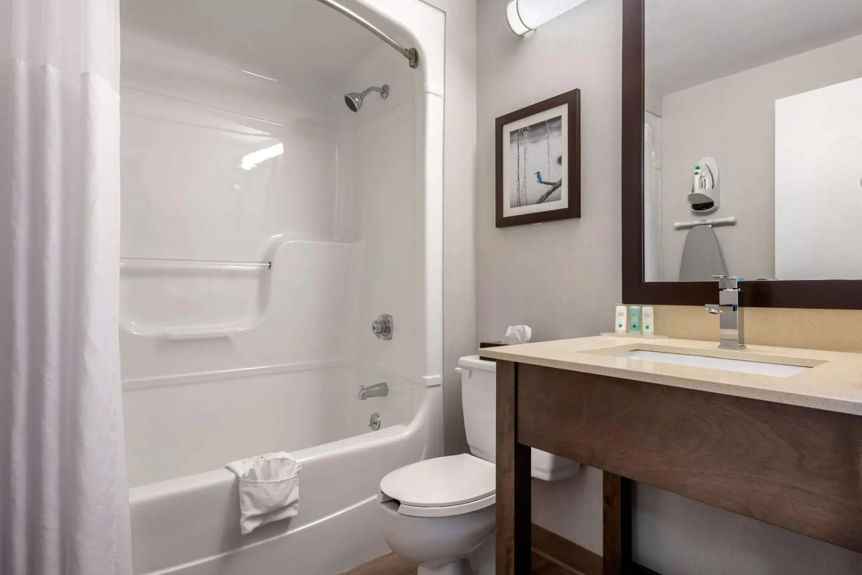 Bathroom in Quality Suites Quebec City