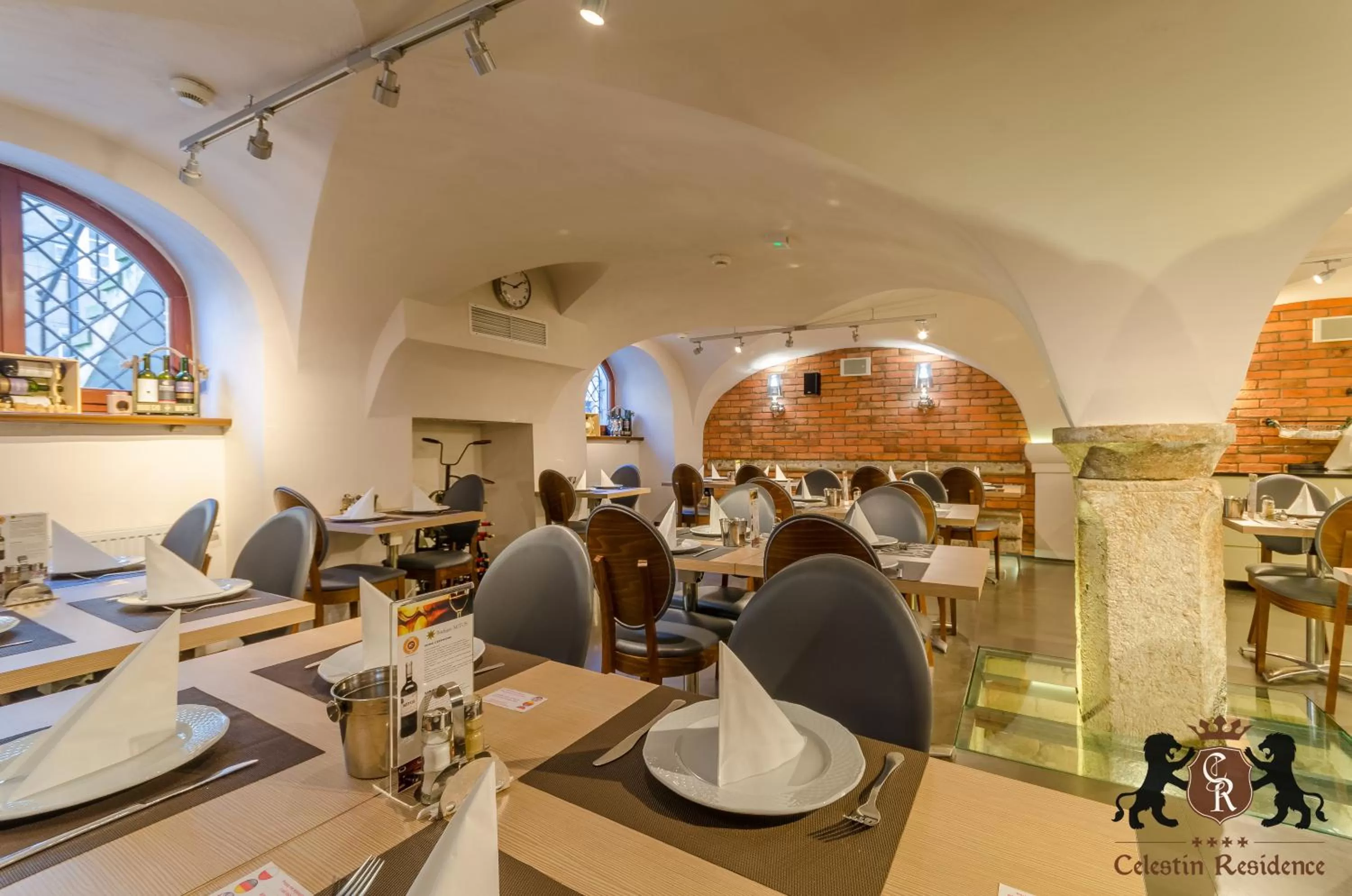 Restaurant/places to eat in Celestin Residence