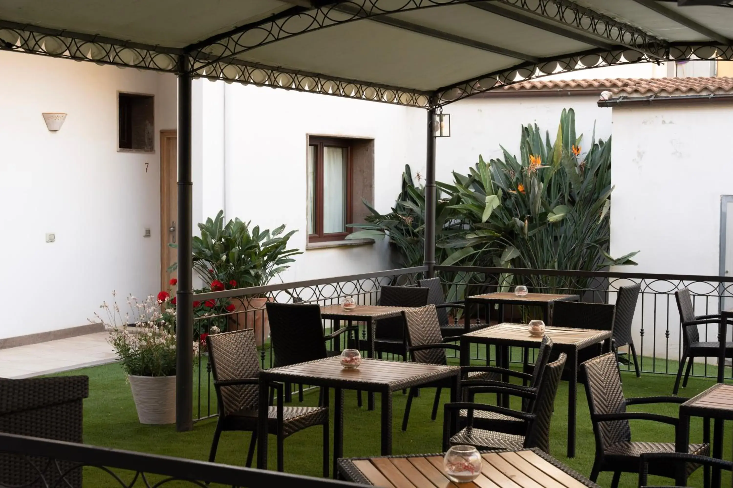 Garden, Restaurant/Places to Eat in Hotel Domomea