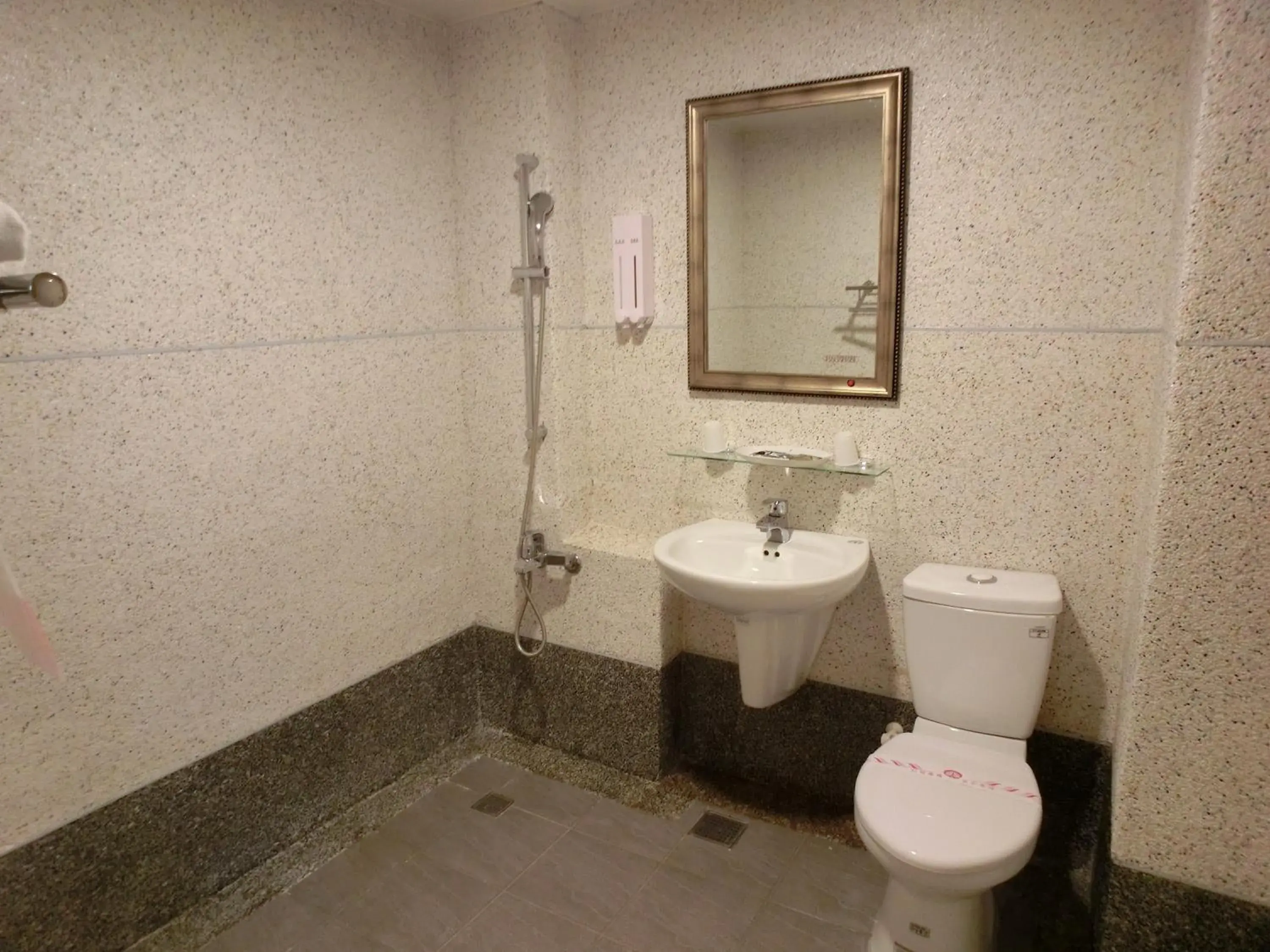 Bathroom in Lotus Yuan Business Hotel