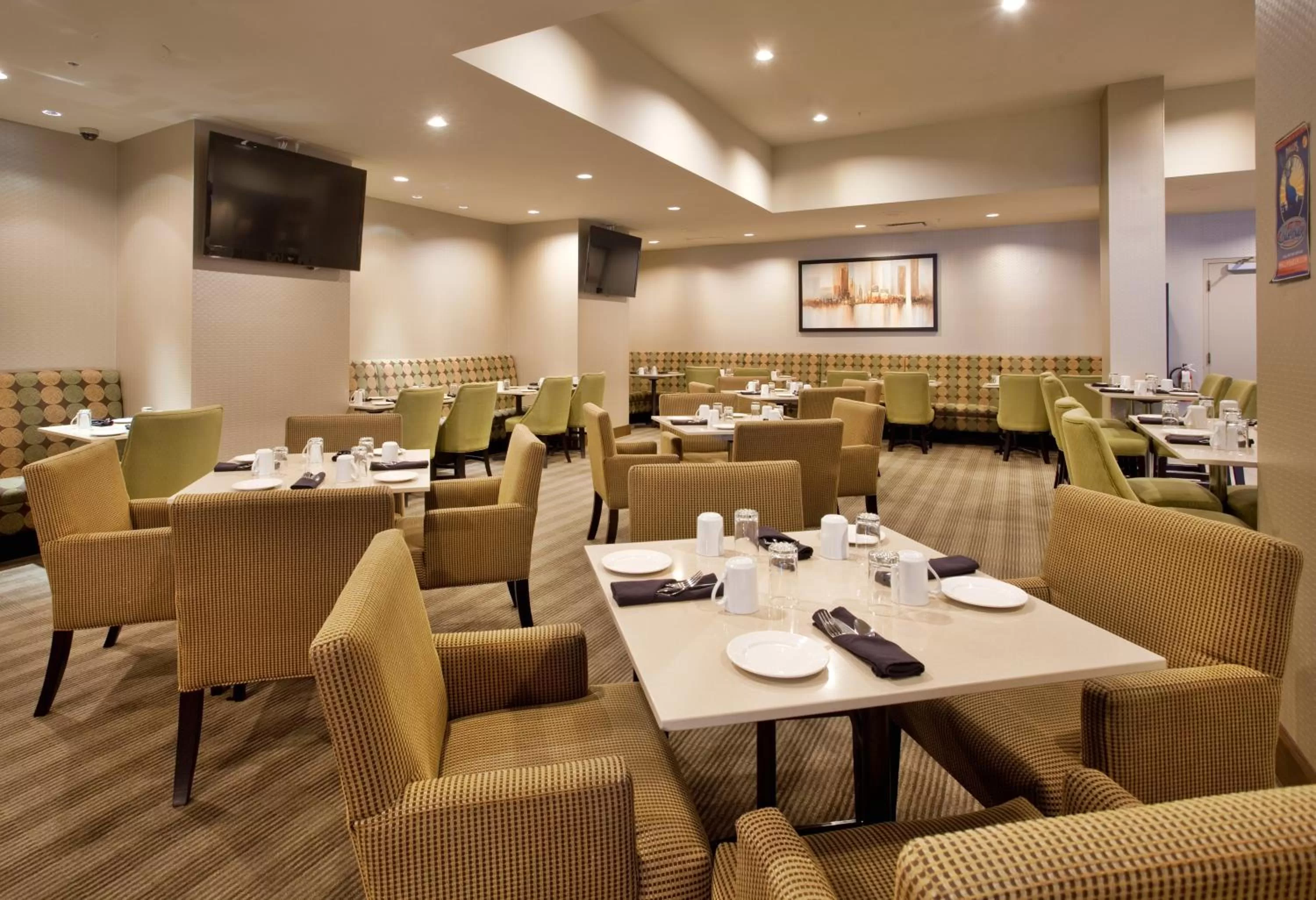 Restaurant/places to eat in Holiday Inn Vancouver-Centre Broadway by IHG